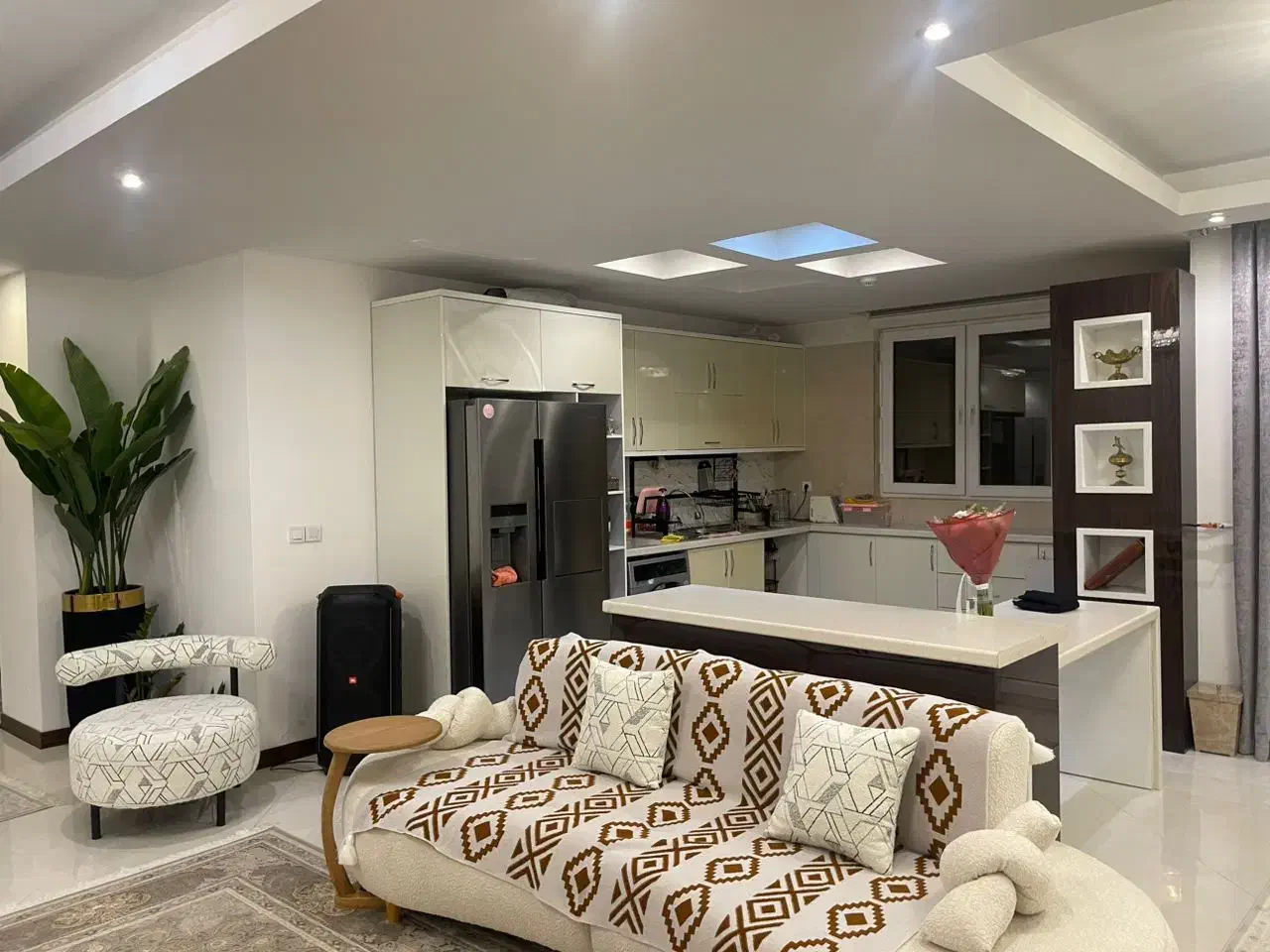 برج مجلل ۱۰۰ متر دو خواب طبقه ۱۱ فول امکانات