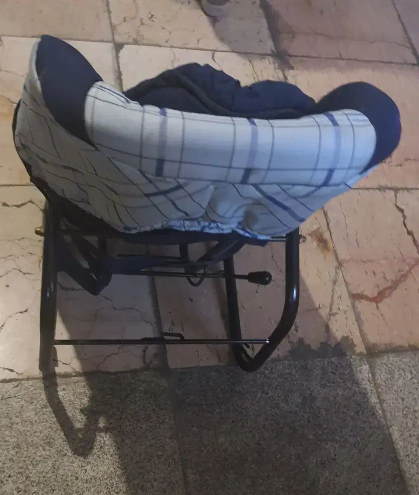 صندلی کودک|تخت و صندلی بچه|آمل, |دیوار