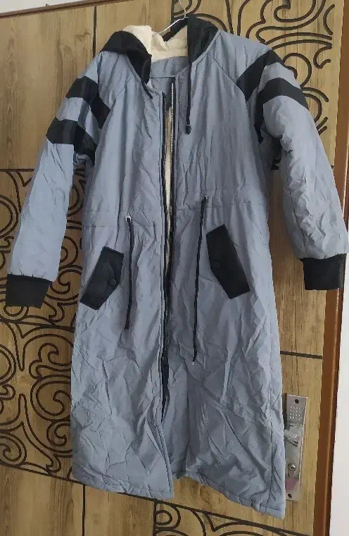 کاپشن برزنتی ضد آب و داخل خز کاملا نو|لباس|مرند, |دیوار