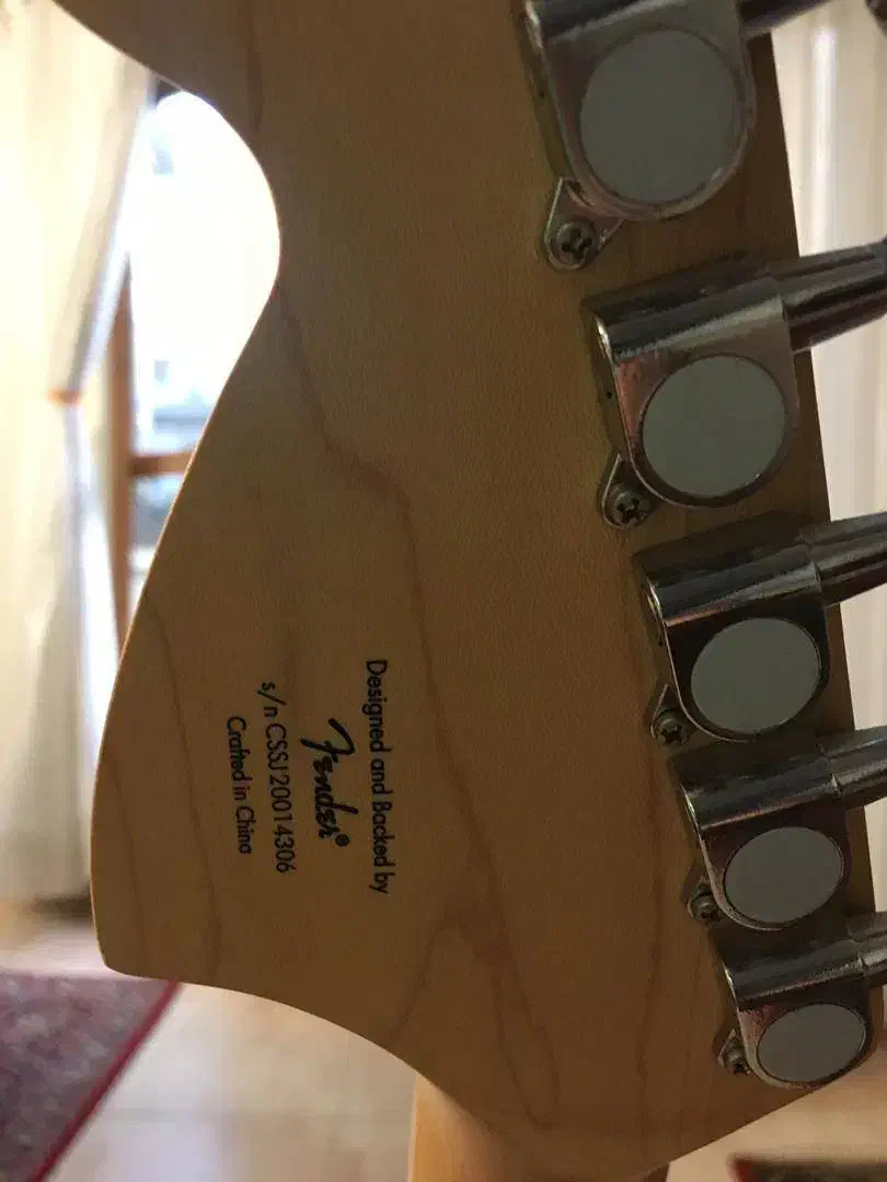 گیتار الکتریک|گیتار، بیس، امپلیفایر|رشت, دیلمان|دیوار