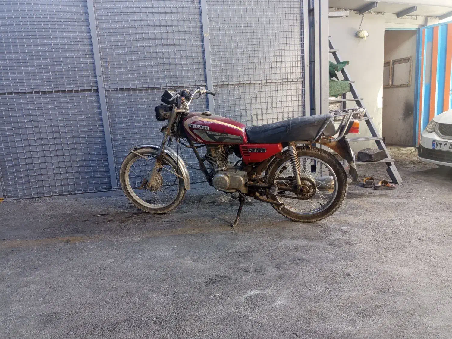 فروشی|موتورسیکلت|پردیس, سیاه سنگ|دیوار