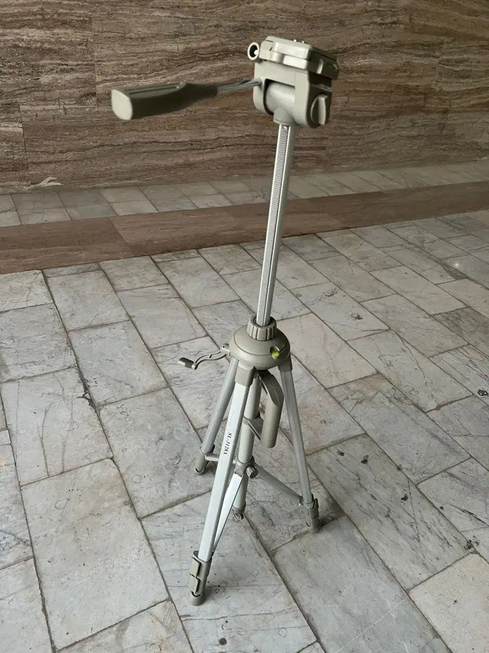 پایه دوربین|دوربین عکاسی و فیلم‌برداری|دماوند, گیلاوند|دیوار