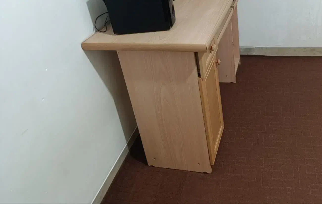 میز و صندلی|میز تحریر و کامپیوتر|همدان, |دیوار