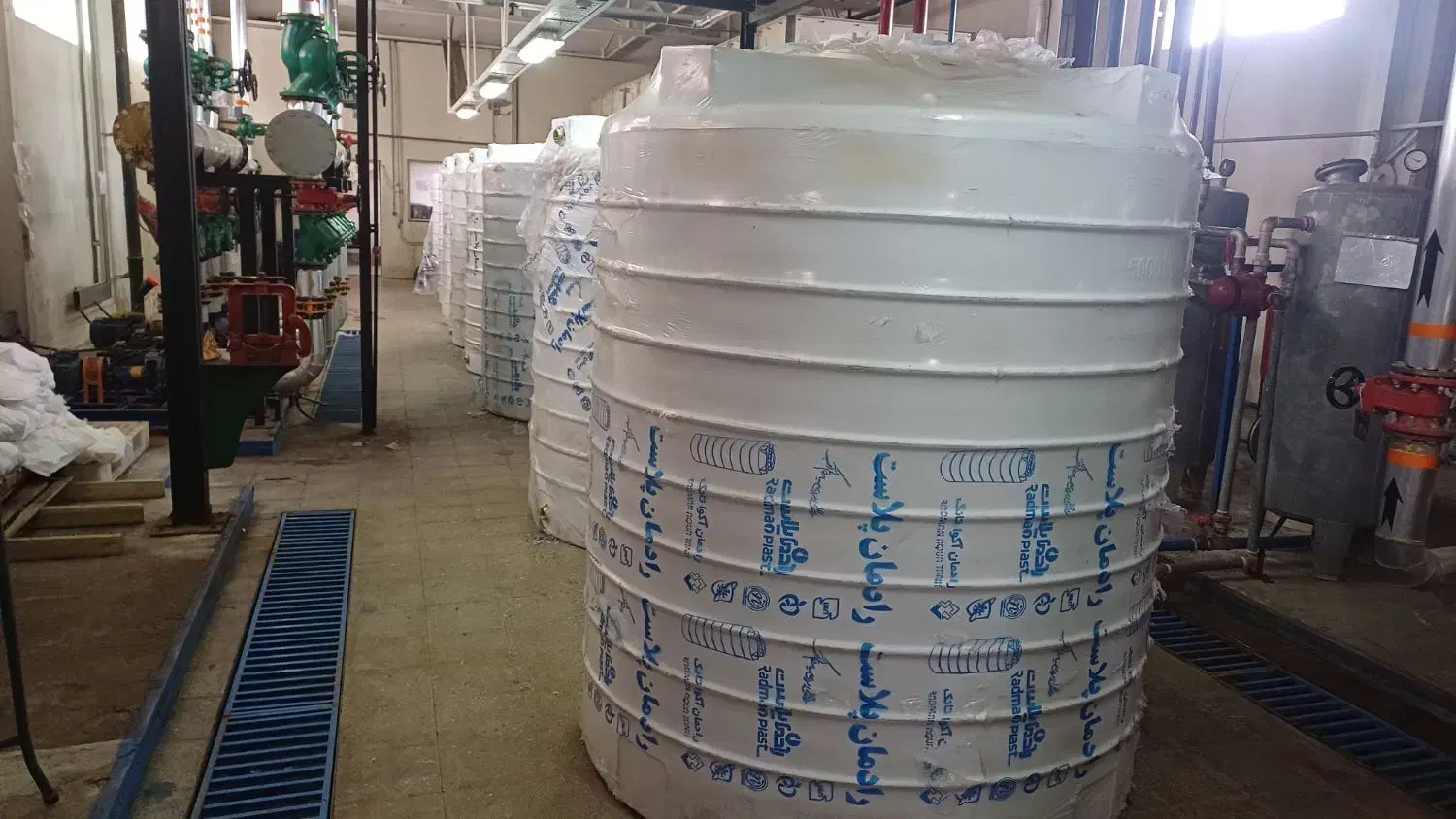 مخزن اب 5000 عمودی سه لایه ضدجلبک/تانکر گازوئیل|مصالح و تجهیزات ساختمان|تبریز, |دیوار