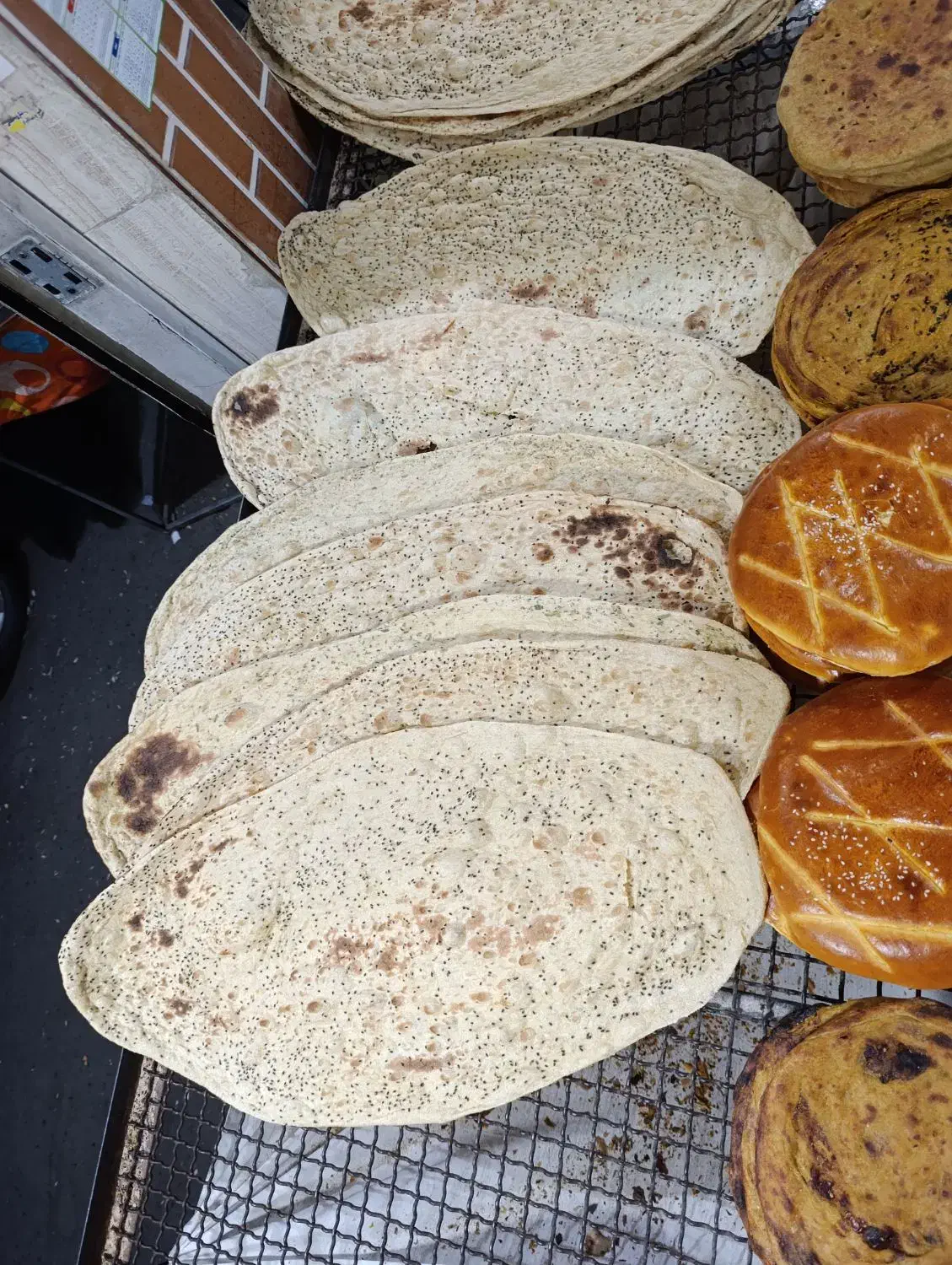 نان محلی خراسانی با آرد دیم گندم|خوردنی و آشامیدنی|تهران, شمشیری|دیوار