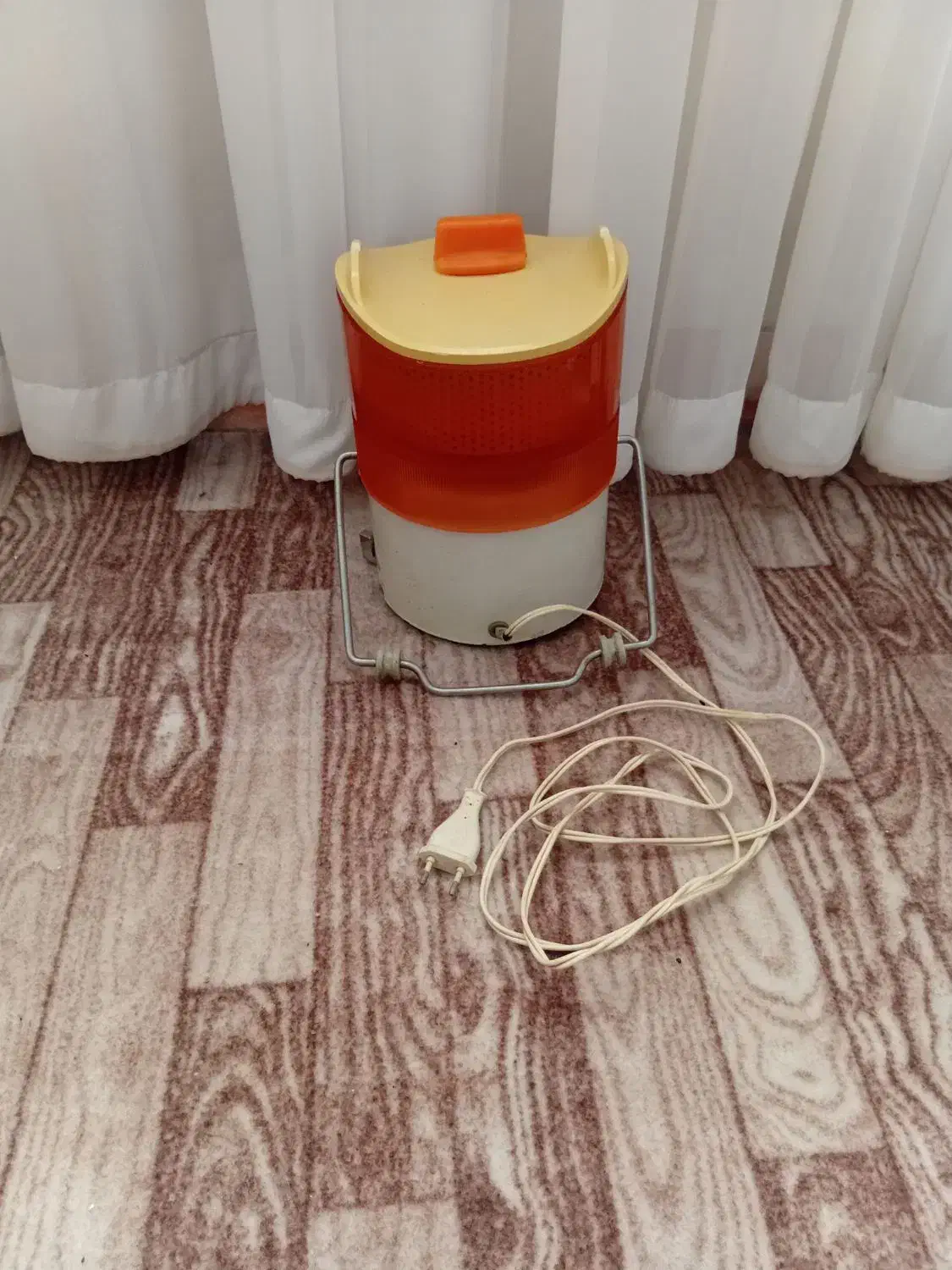 آبمیوه گیری برقی|آبمیوه‌گیر و آب‌مرکبات‌گیر|قم, نیروگاه|دیوار