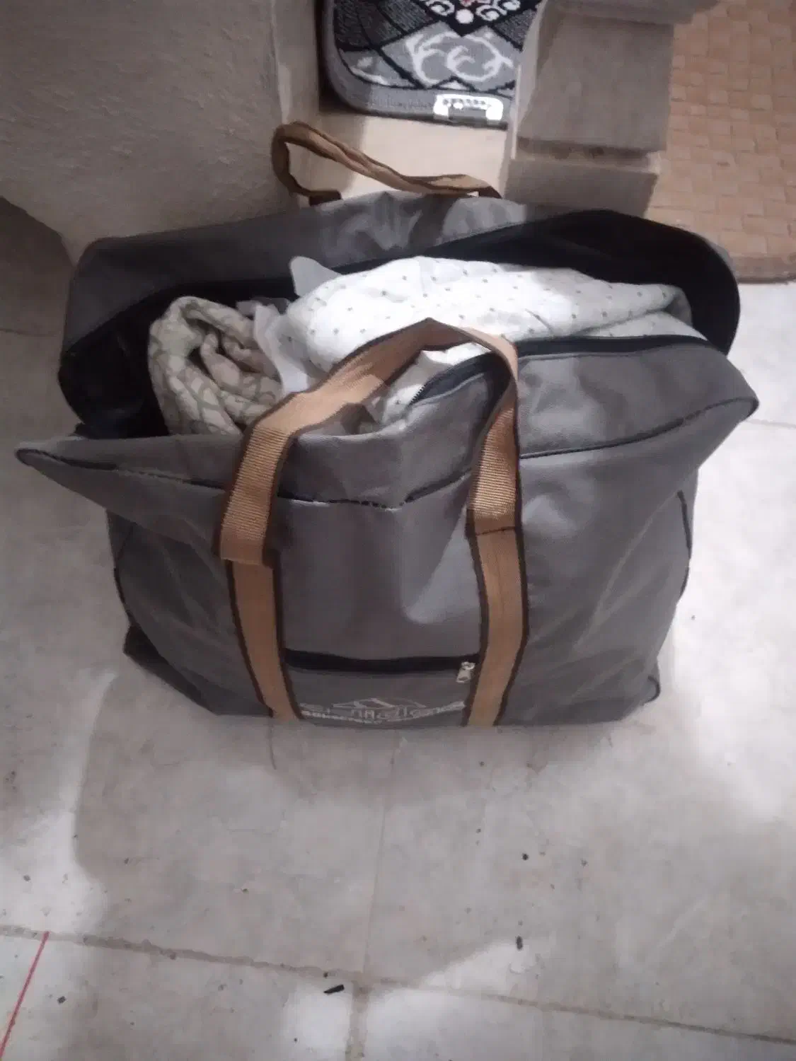 یک کیف لباس زنانه ودخترانه سالم و تروتمیز|لباس|ساوه, |دیوار