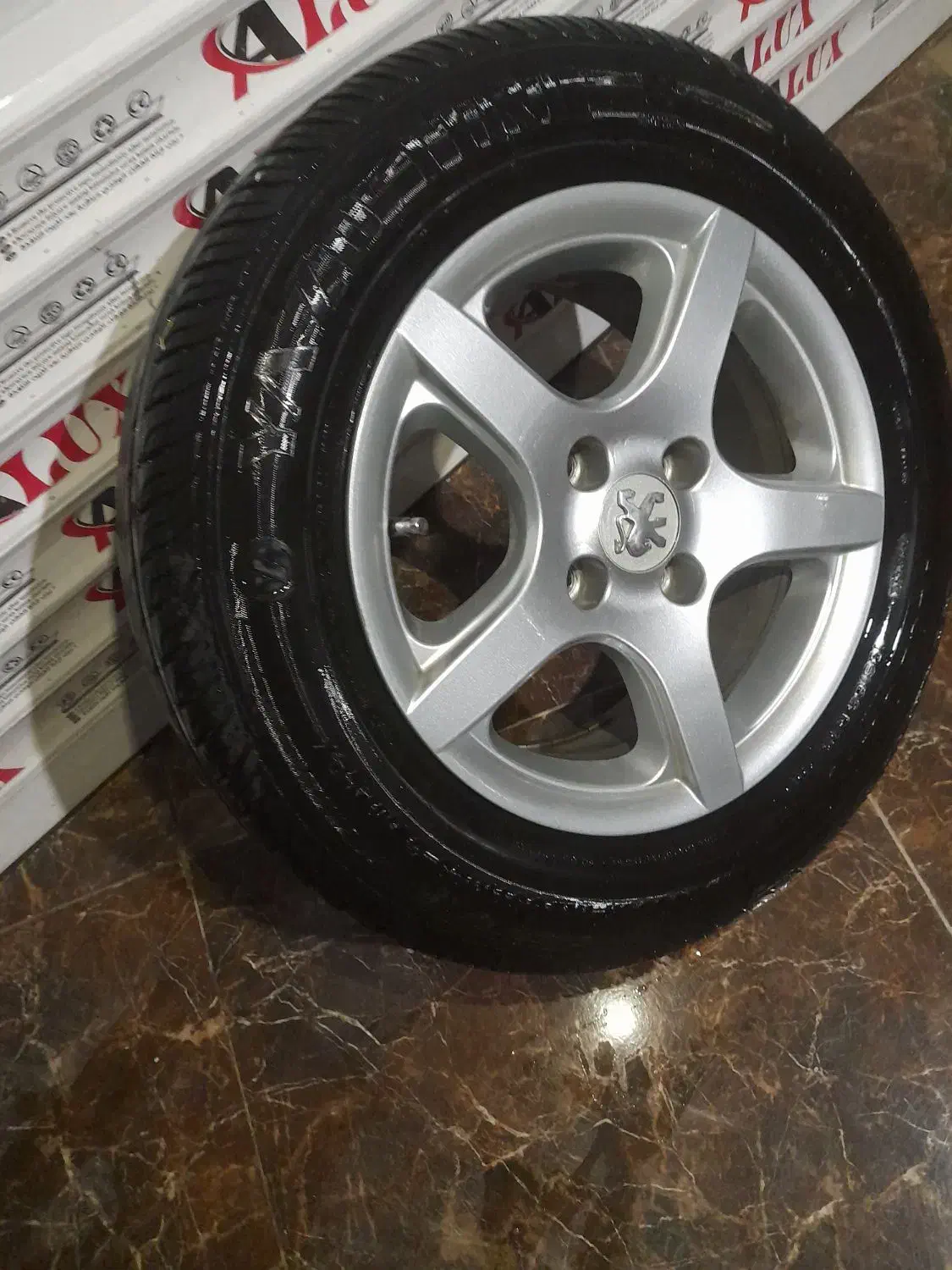 رینگ و لاستیک|قطعات یدکی و لوازم جانبی|قروه, |دیوار