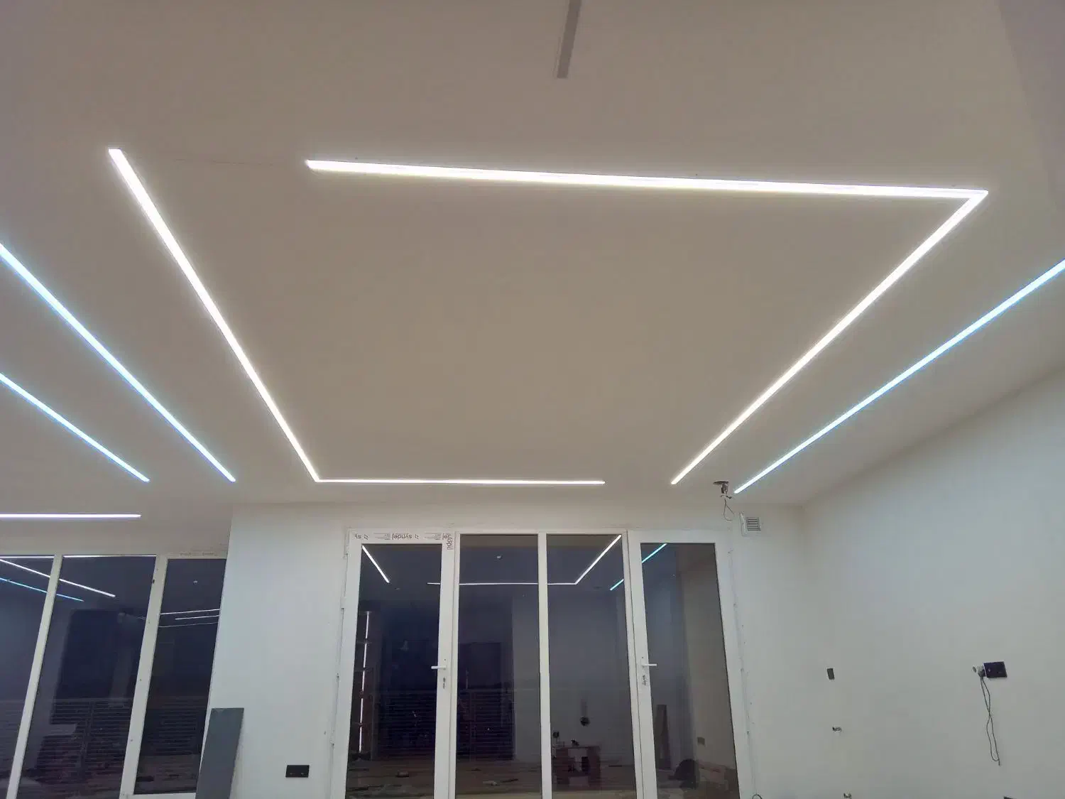 اتصالی لاین نوری برقکار لوستر برق کار هالوژن|خدمات پیشه و مهارت|شیراز, شهرک ولیعصر|دیوار