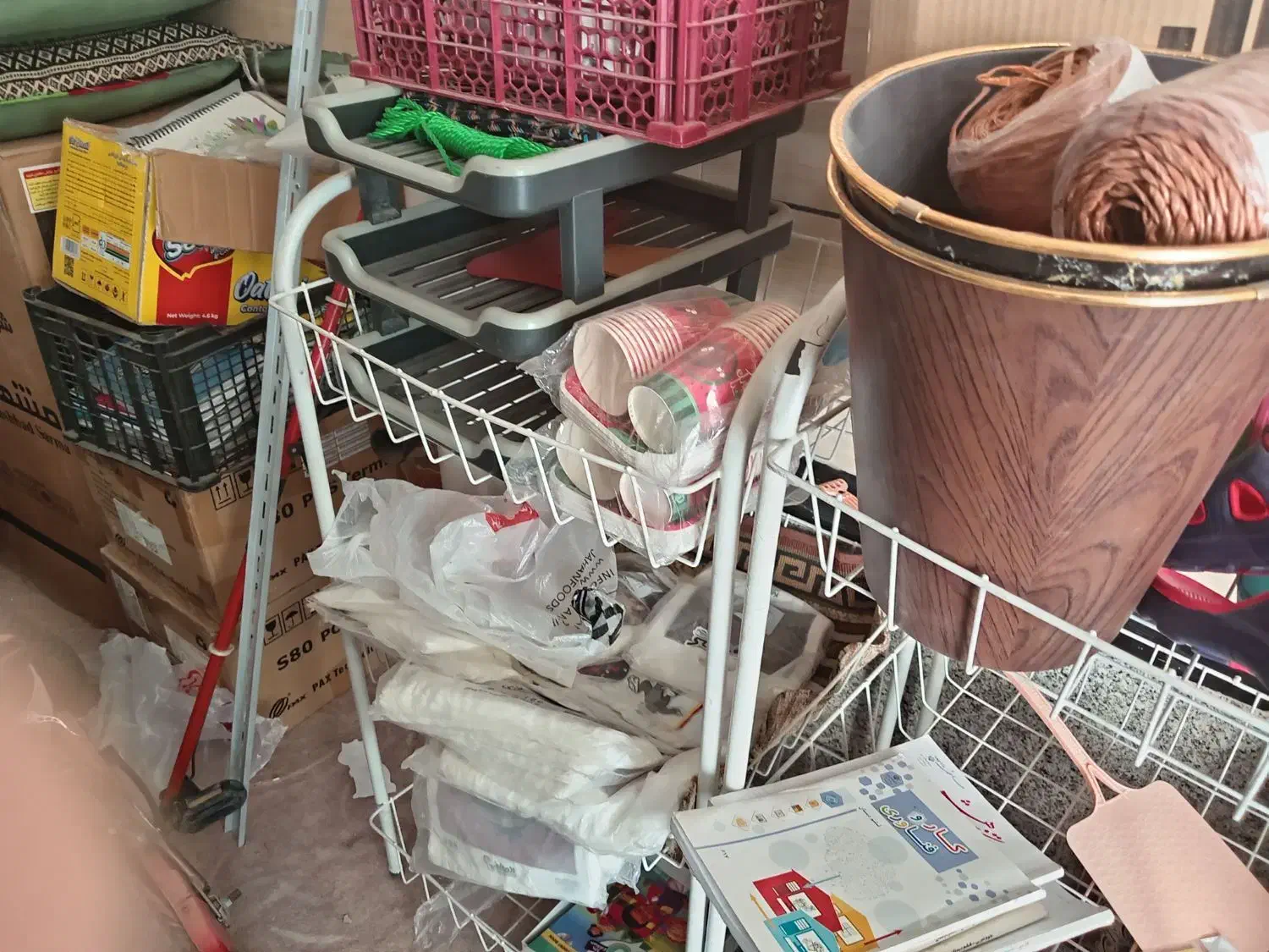 لوازم پلاستیکی یکبار مصرف|ظروف نگهدارنده، پلاستیکی، یک‌بارمصرف|ابرکوه, |دیوار