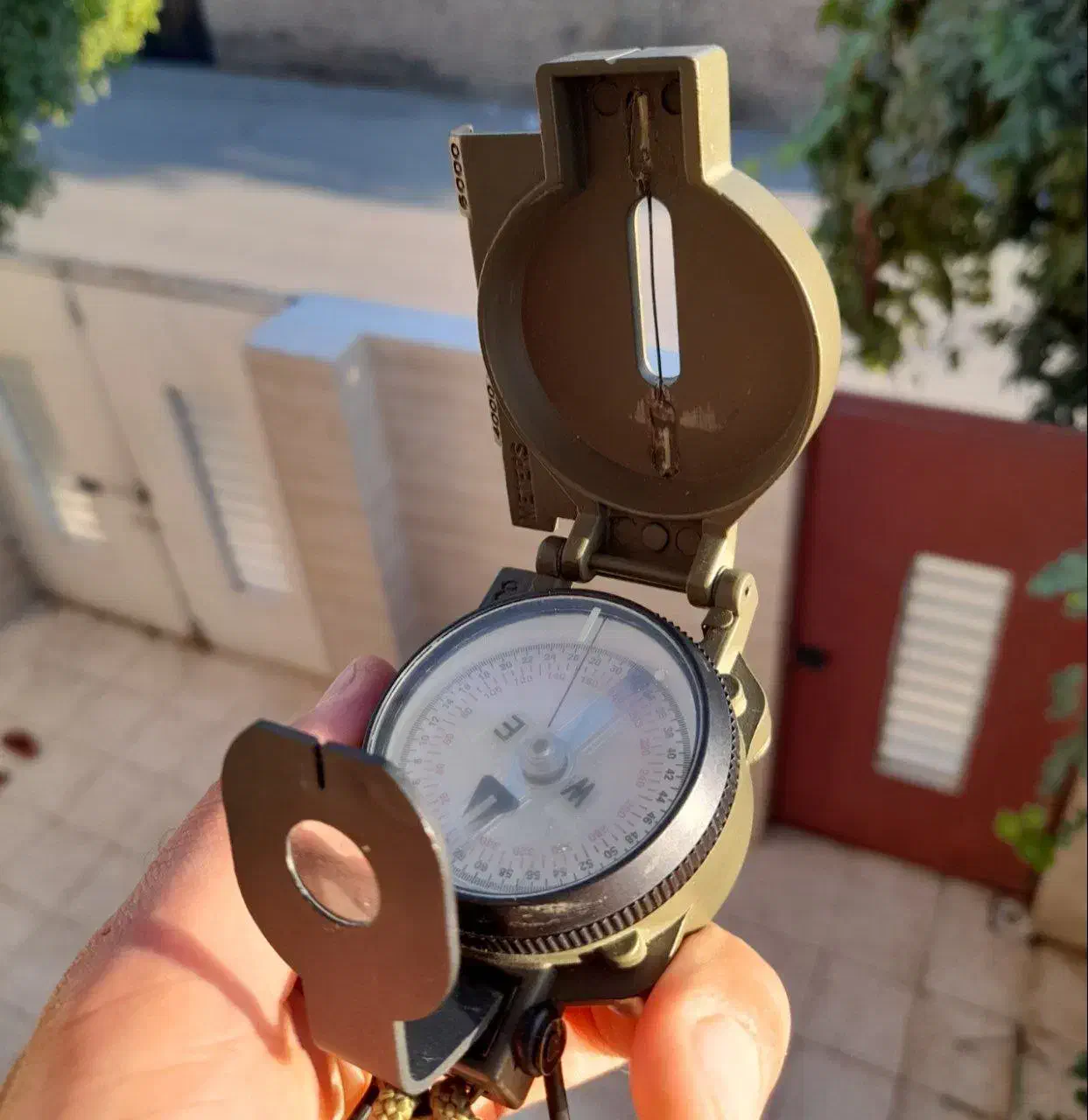 قطب نما اصل|کلکسیون اشیاء عتیقه|گرگان, |دیوار