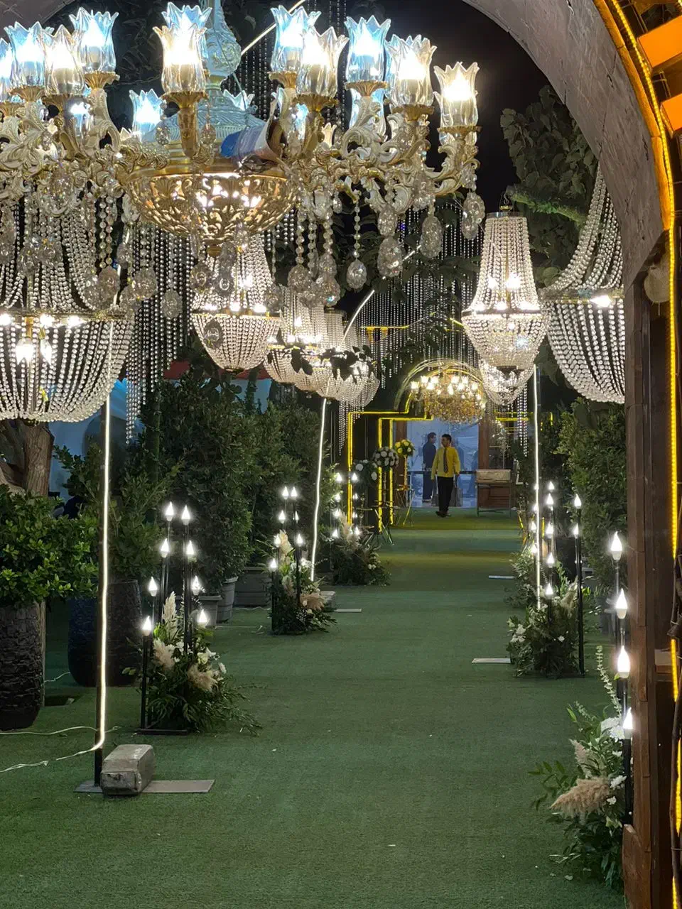 باغ تالار قصر رادین|خدمات پذیرایی، مراسم|اندیشه, اندیشه فاز ۳|دیوار