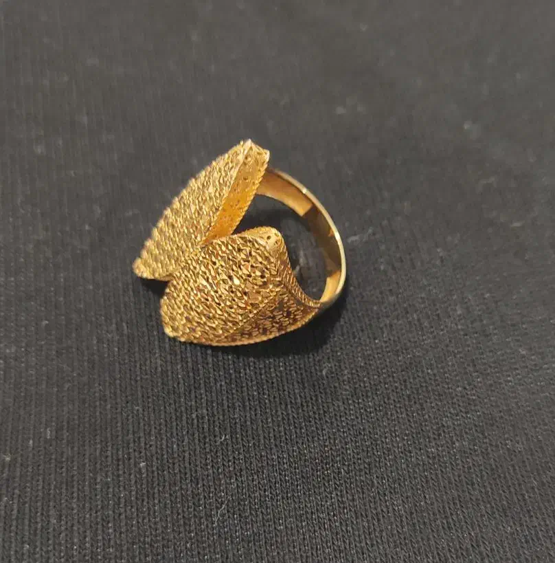 انگشتر طلا پروانه ای ۲۵۰ بالای تابلو|جواهرات|بندر گناوه, |دیوار