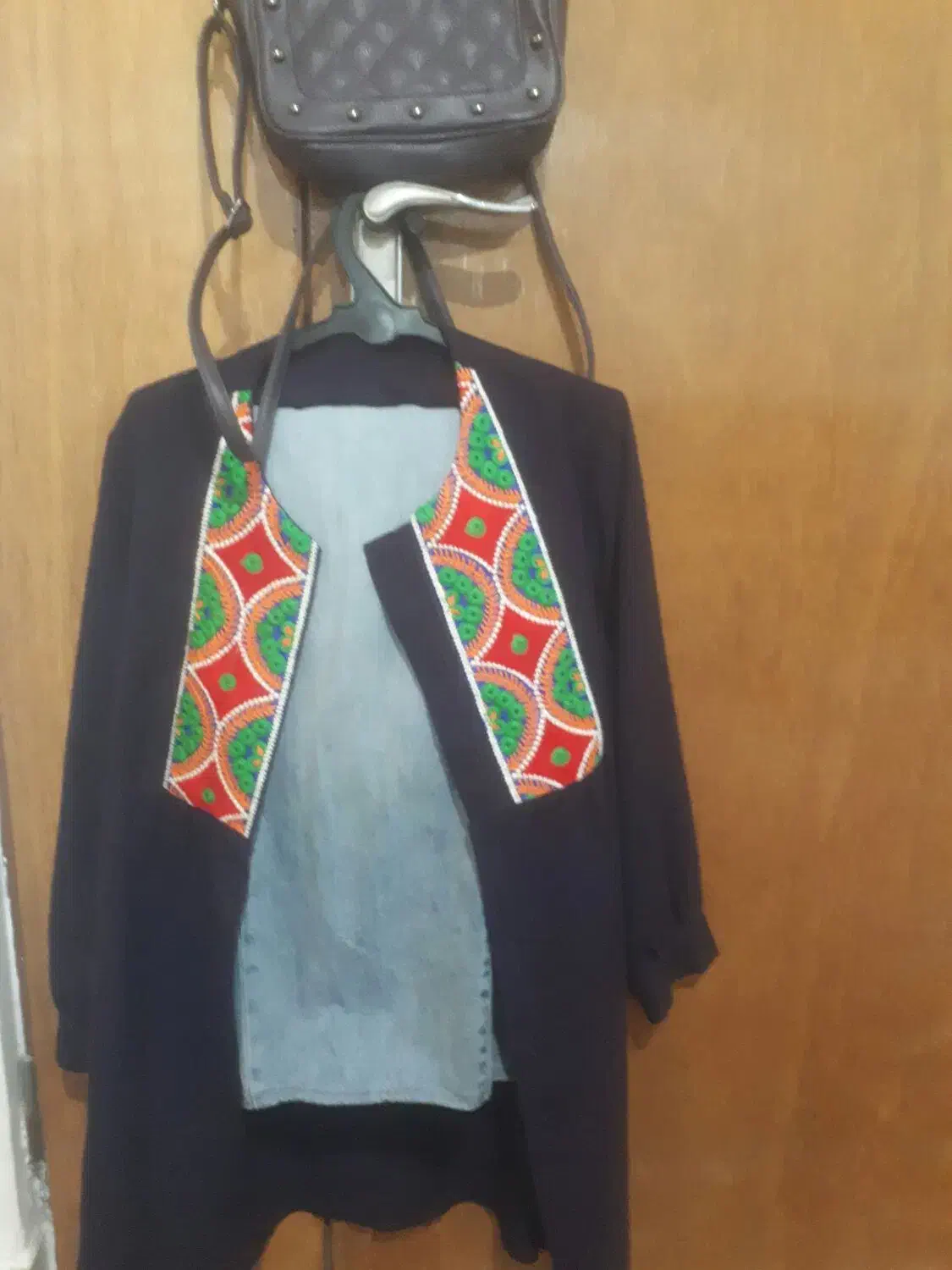 لباس در حد نو|لباس|مراغه, |دیوار