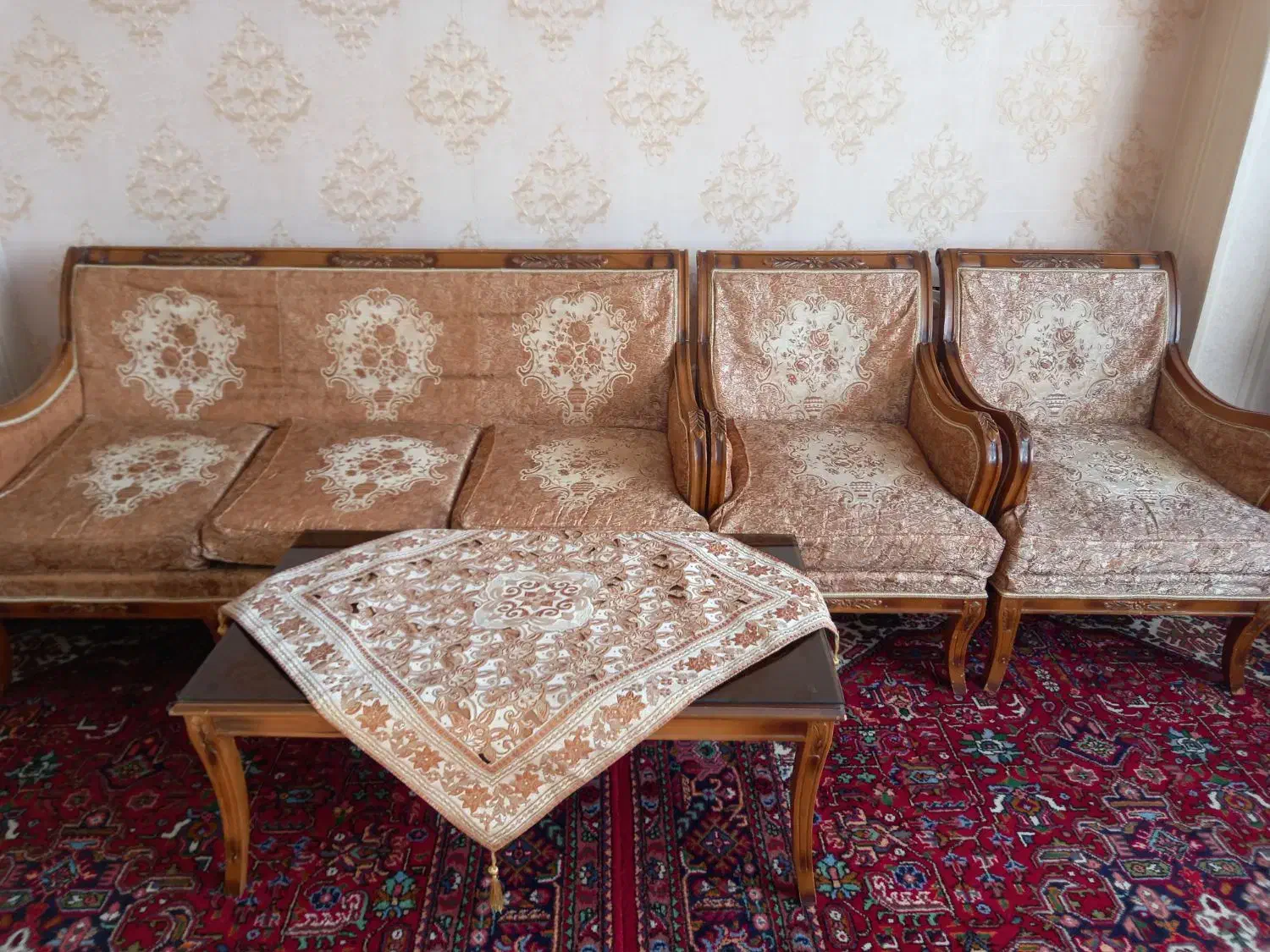 مبل ۷ نفره دو دست|مبلمان خانگی و میز عسلی|خوی, |دیوار