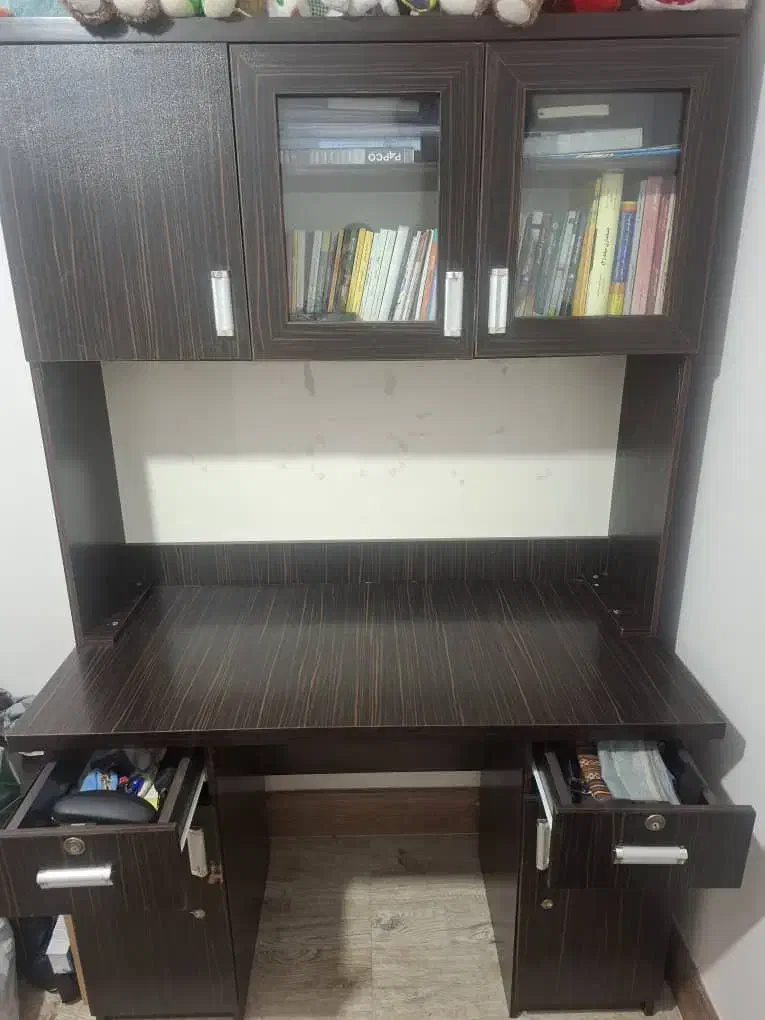 میز تحریر در حد نو|میز تحریر و کامپیوتر|شهریار, شهریار|دیوار