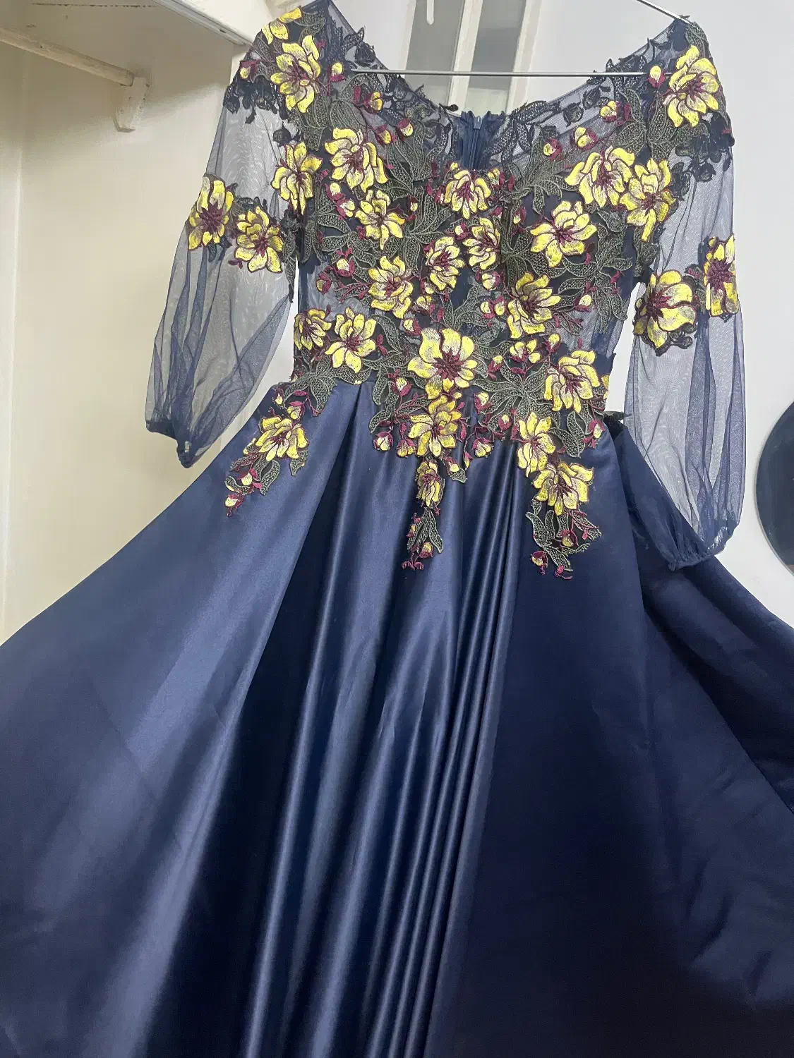 لباس مجلسی|لباس|مشهد, دانشجو|دیوار