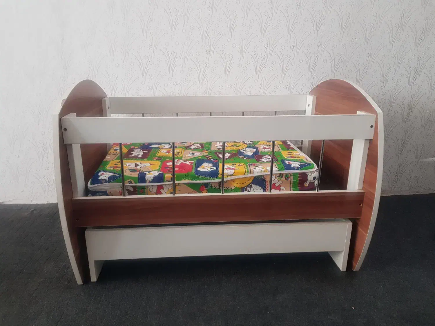 گهواره کودک|تخت و صندلی بچه|قم, نخودی|دیوار