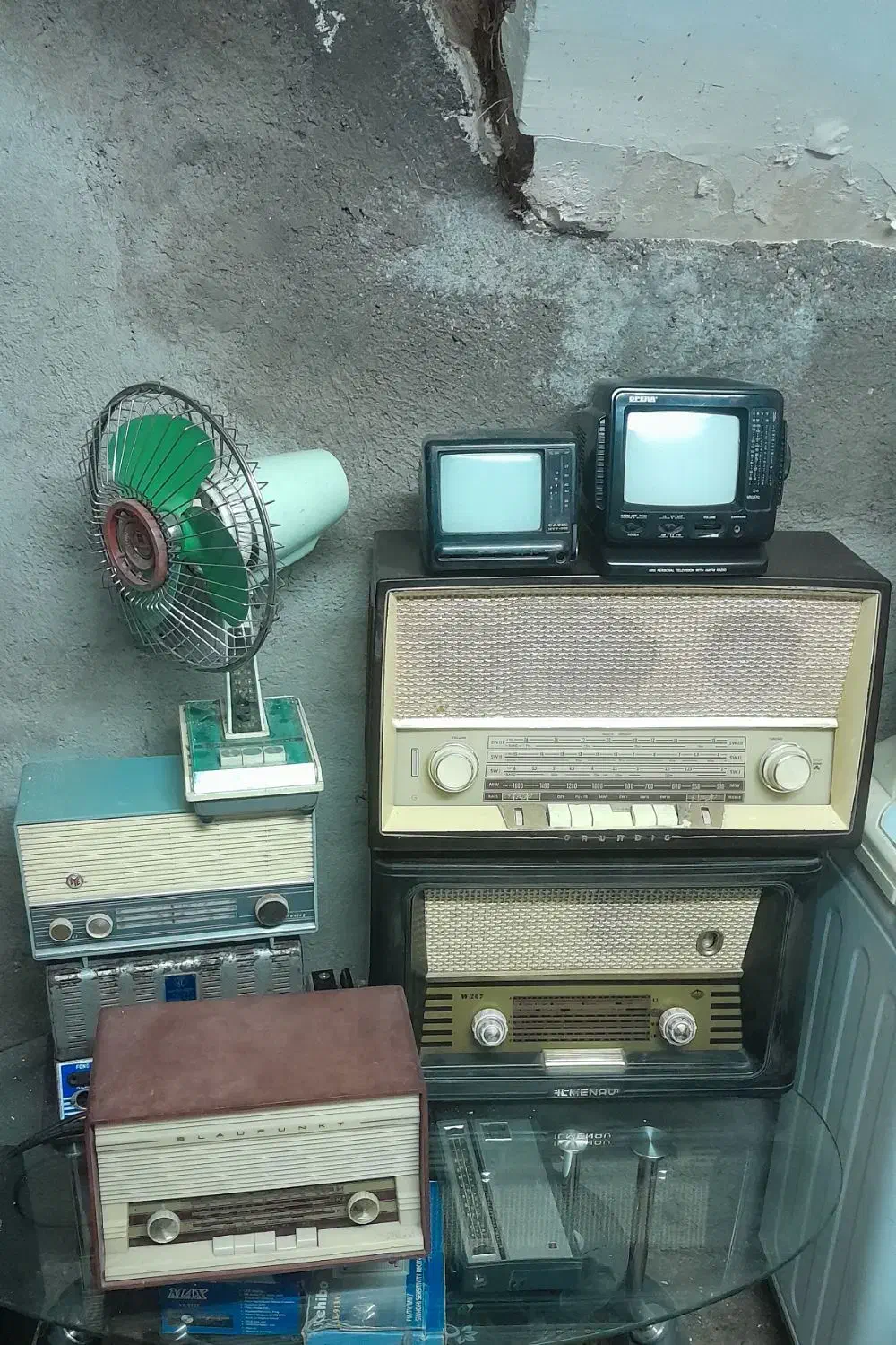 اشیای عتیقه رادیو پنکه تلوزیون|کلکسیون اشیاء عتیقه|بروجرد, |دیوار