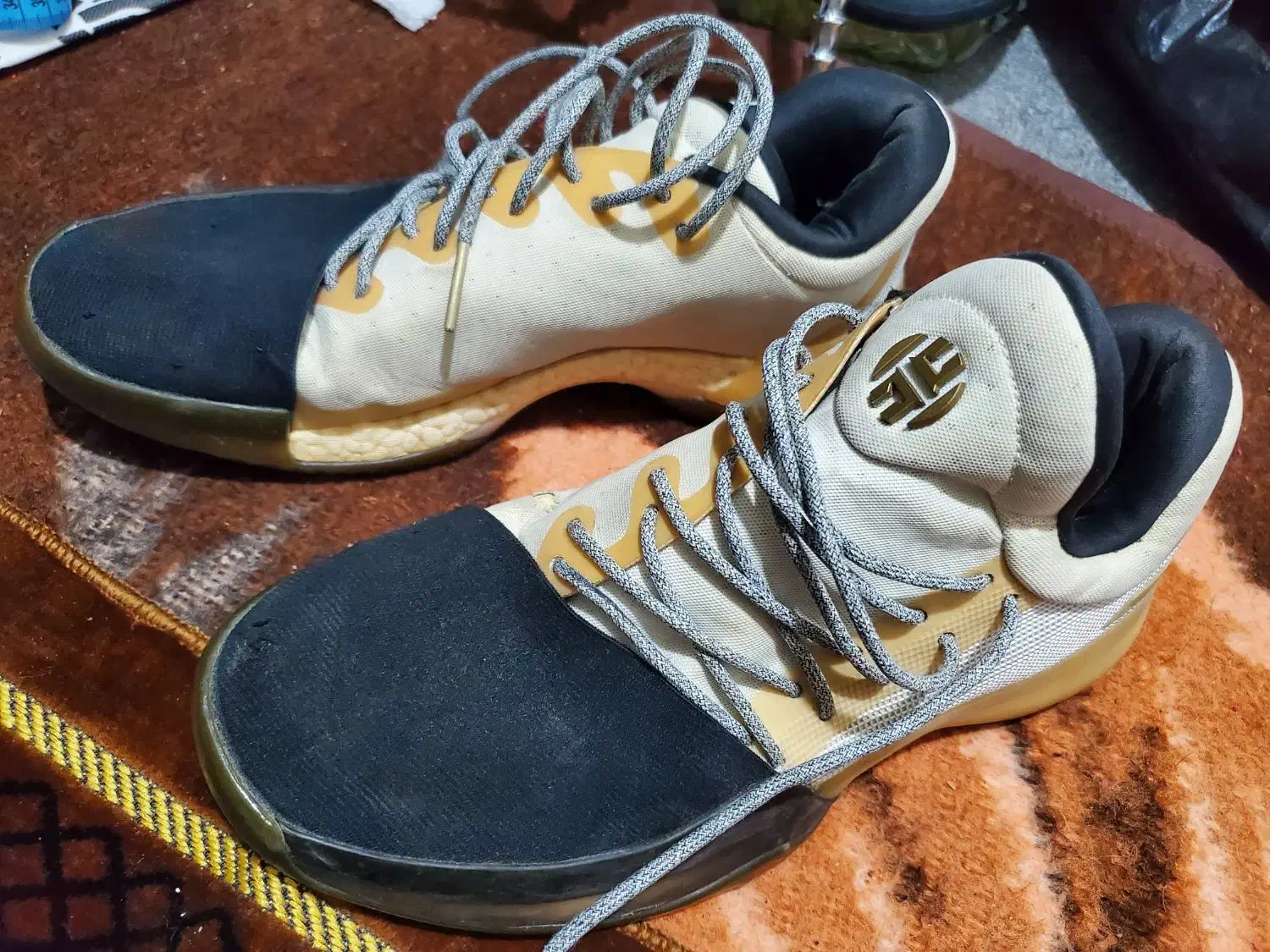 کفش اسپورت|کیف، کفش، کمربند|سلماس, |دیوار