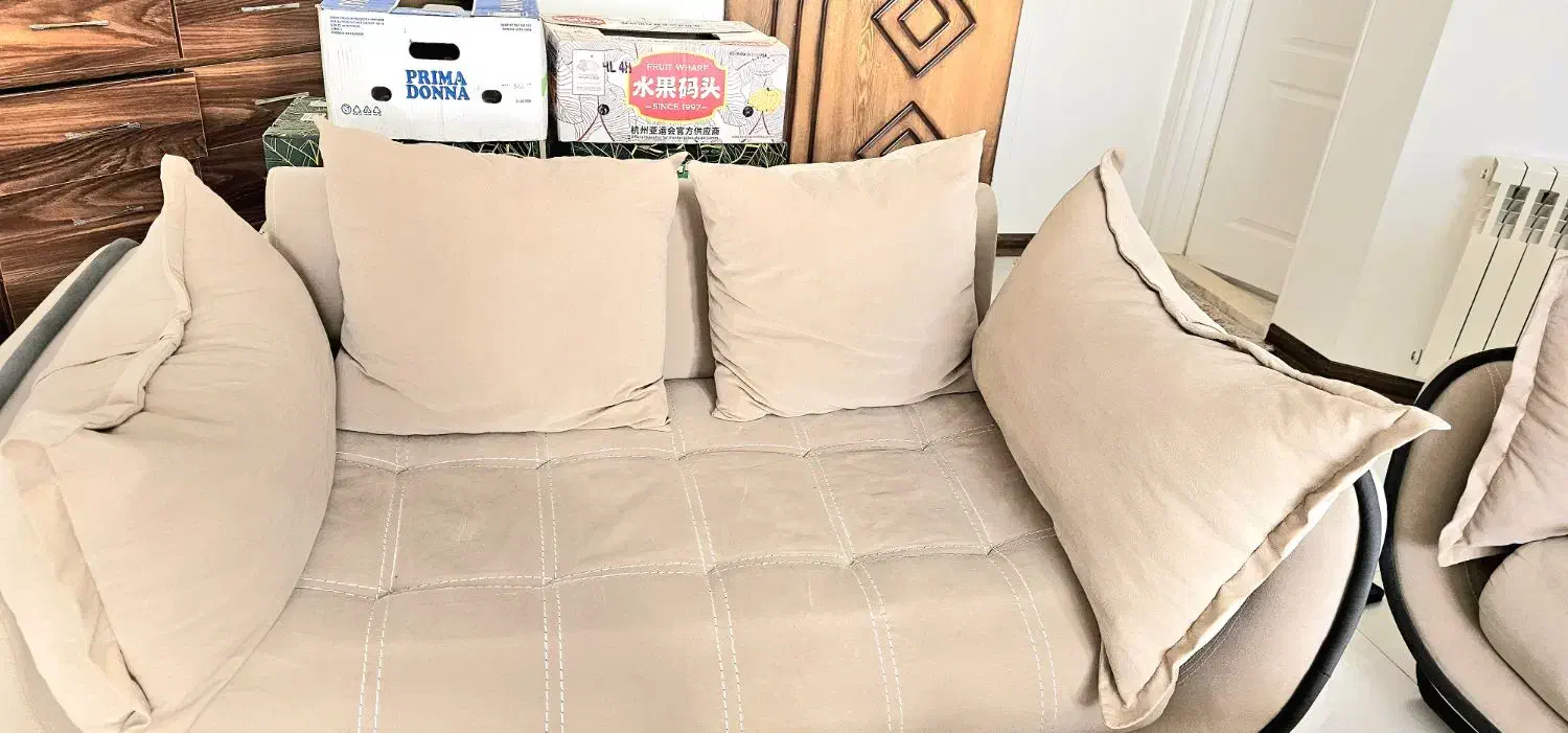 یک دست راحتی ۷ نفره و میز پذیرایی|مبلمان خانگی و میز عسلی|تهران, سید خندان (جلفا)|دیوار