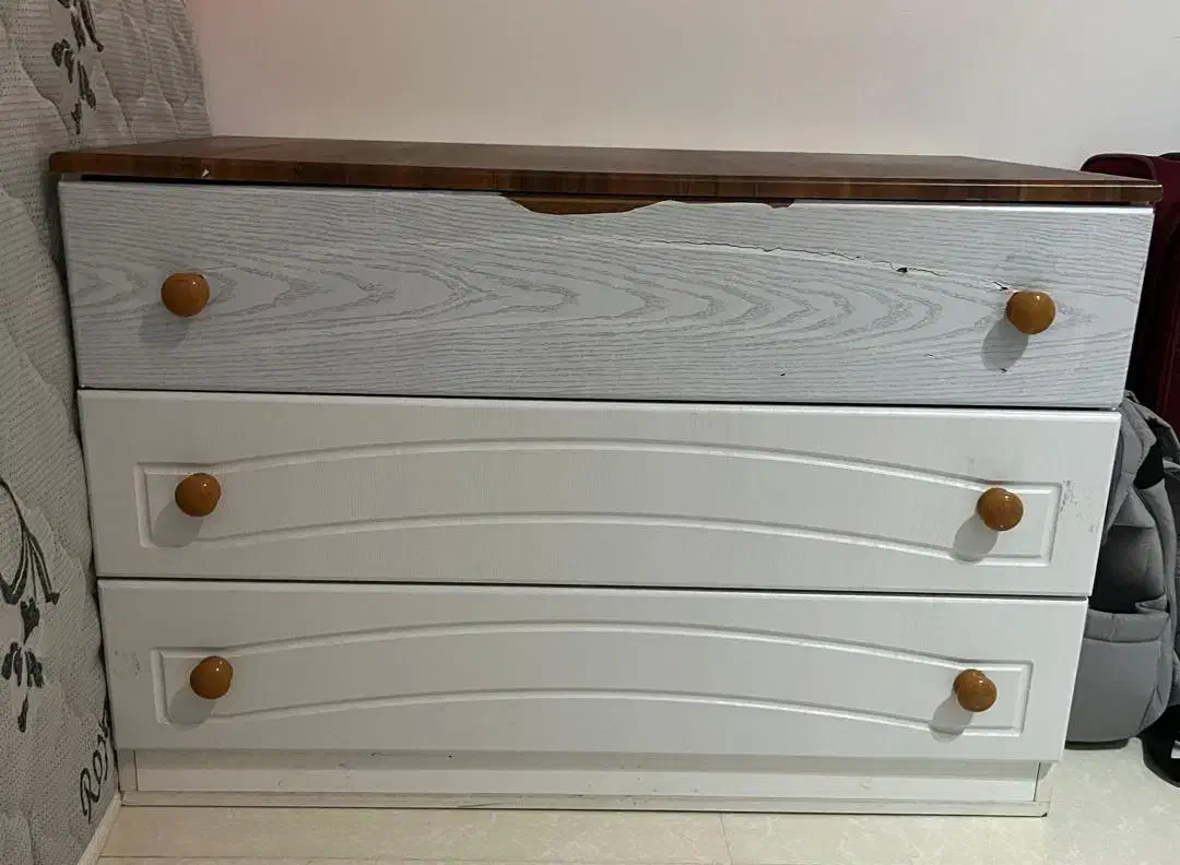 تخت و کمد بچگانه کاملا سالم و تمیز|تخت و صندلی بچه|رودسر, |دیوار