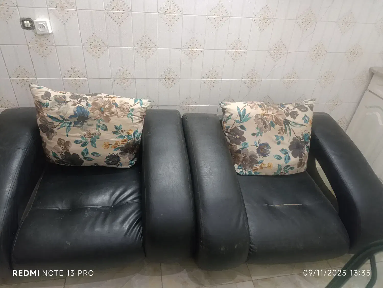 مبل چرم مشکی|مبلمان خانگی و میز عسلی|نیشابور, هفده شهریور|دیوار