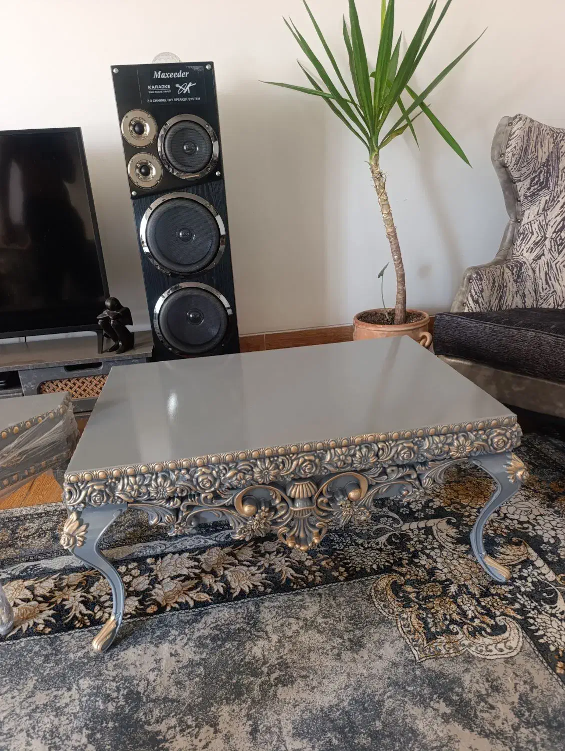 گلمیز و میز وسط|مبلمان خانگی و میز عسلی|شیراز, محراب|دیوار