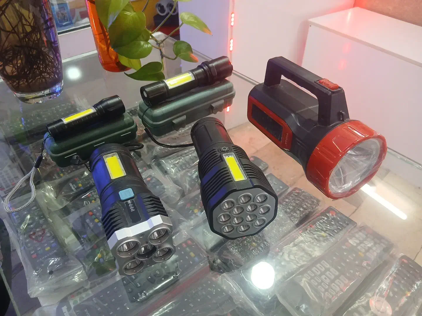 چراغ قوه پلیسی و نور افکن|کوهنوردی و کمپینگ|ورامین, ورامین|دیوار