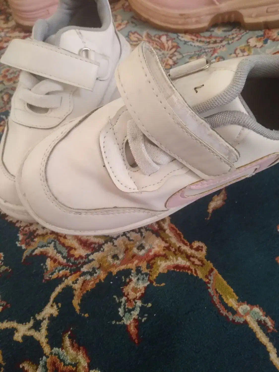 کتانی|کفش و لباس بچه|هشتگرد, هشتگرد قدیم|دیوار