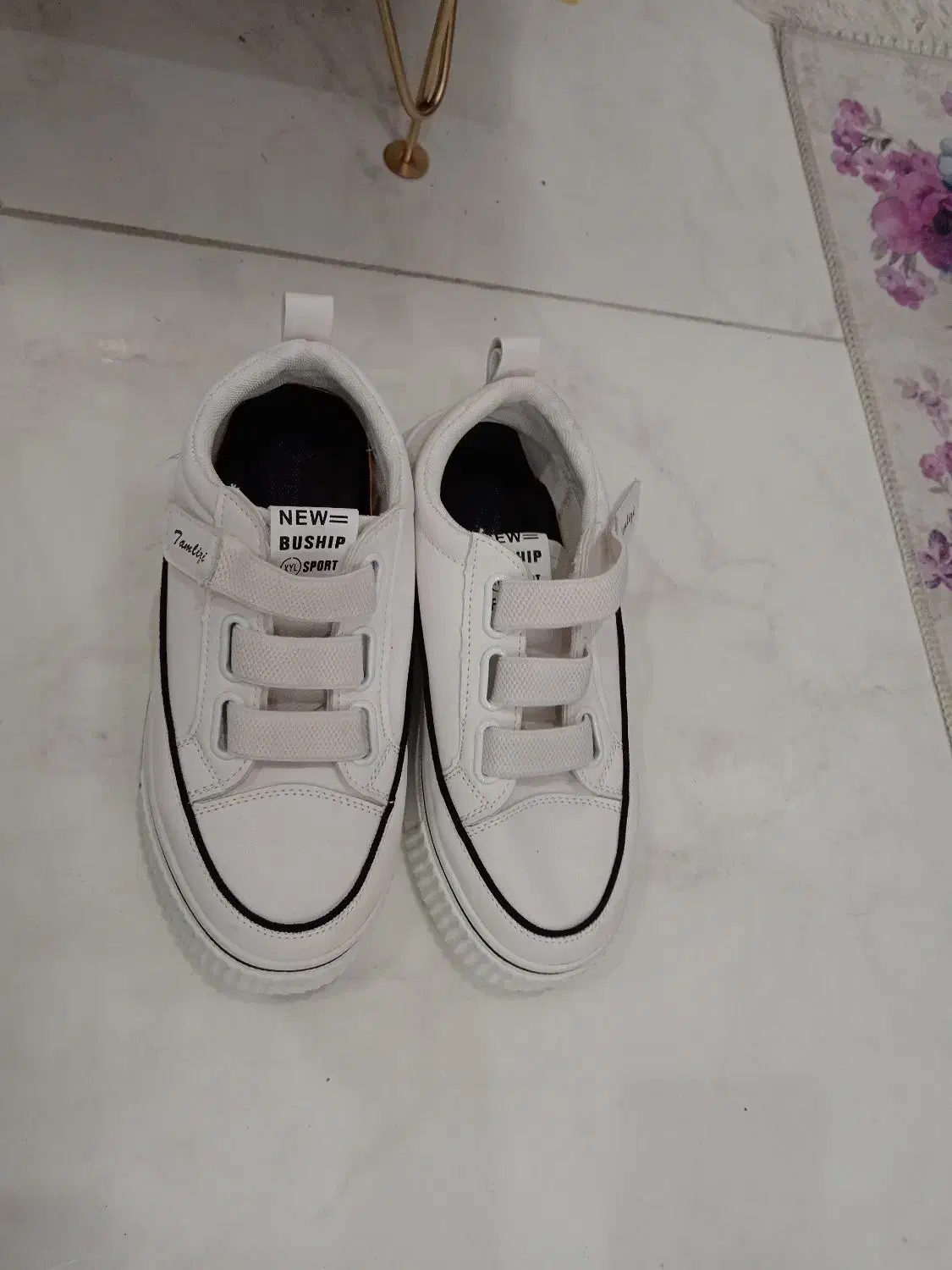 چند عدد کتونی خارجی|کیف، کفش، کمربند|رشت, گلزاران|دیوار