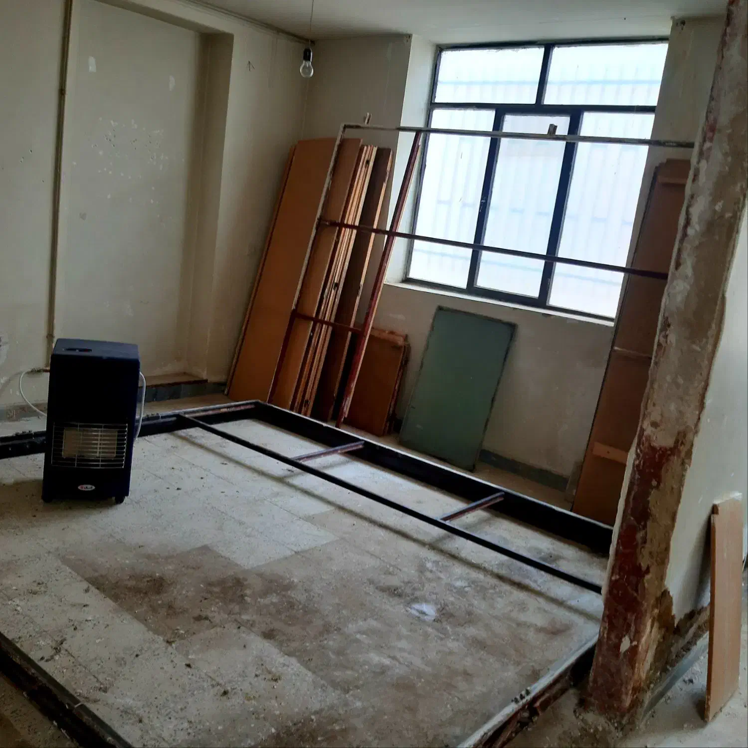 چهار چوب آهنی و درب بسیار سالم|مصالح و تجهیزات ساختمان|گلپایگان, |دیوار