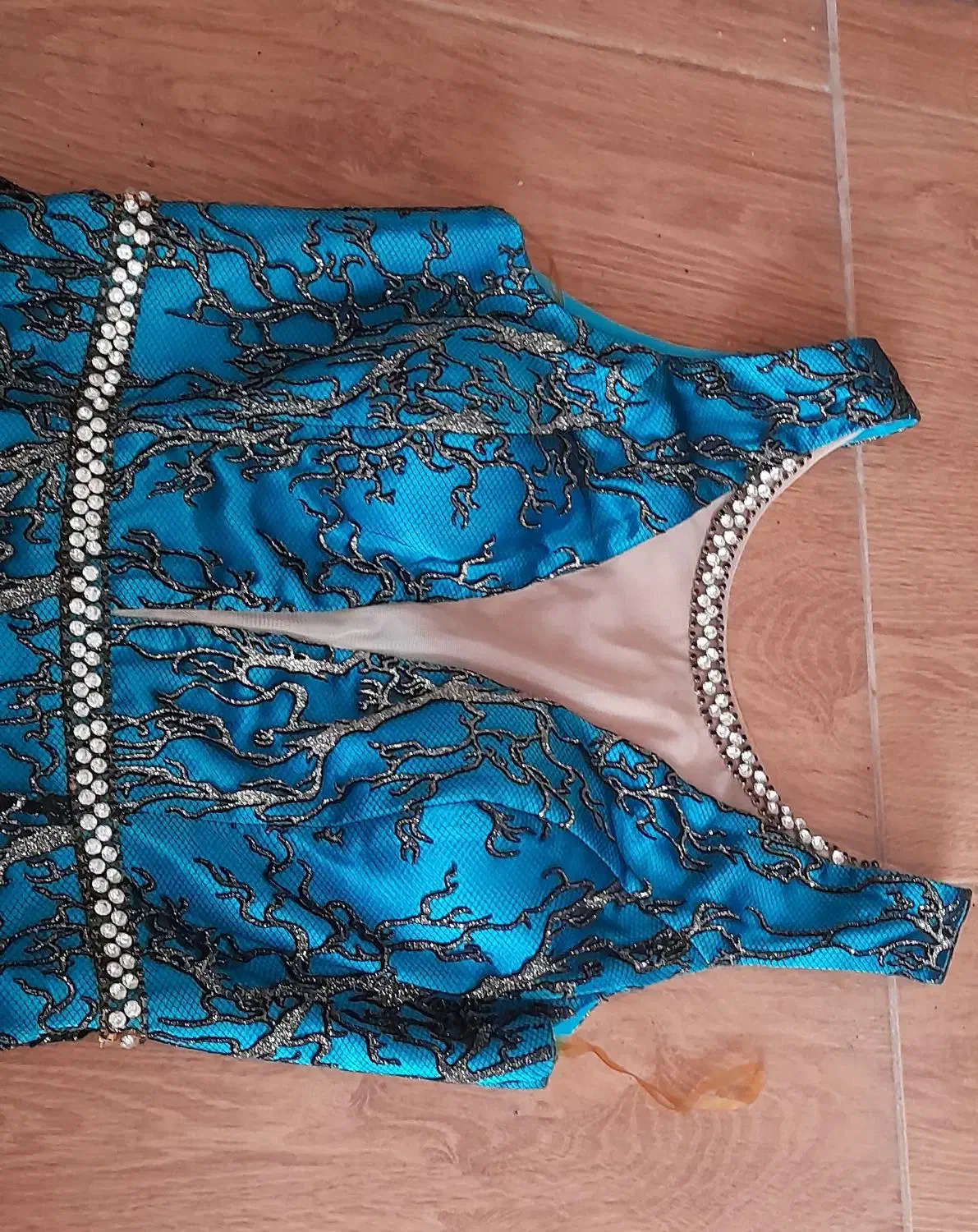 لباس مجلسی|لباس|آستانه اشرفیه, |دیوار