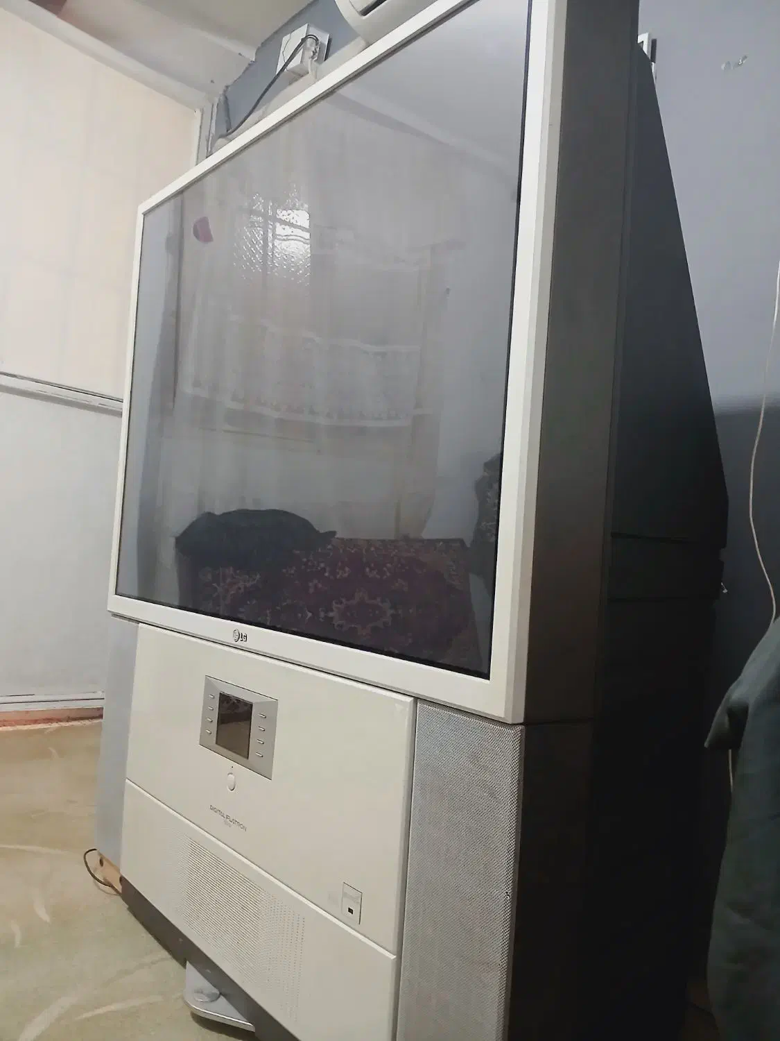 تلوزیون قدیمی الجی|تلویزیون و پروژکتور|نوشهر, |دیوار