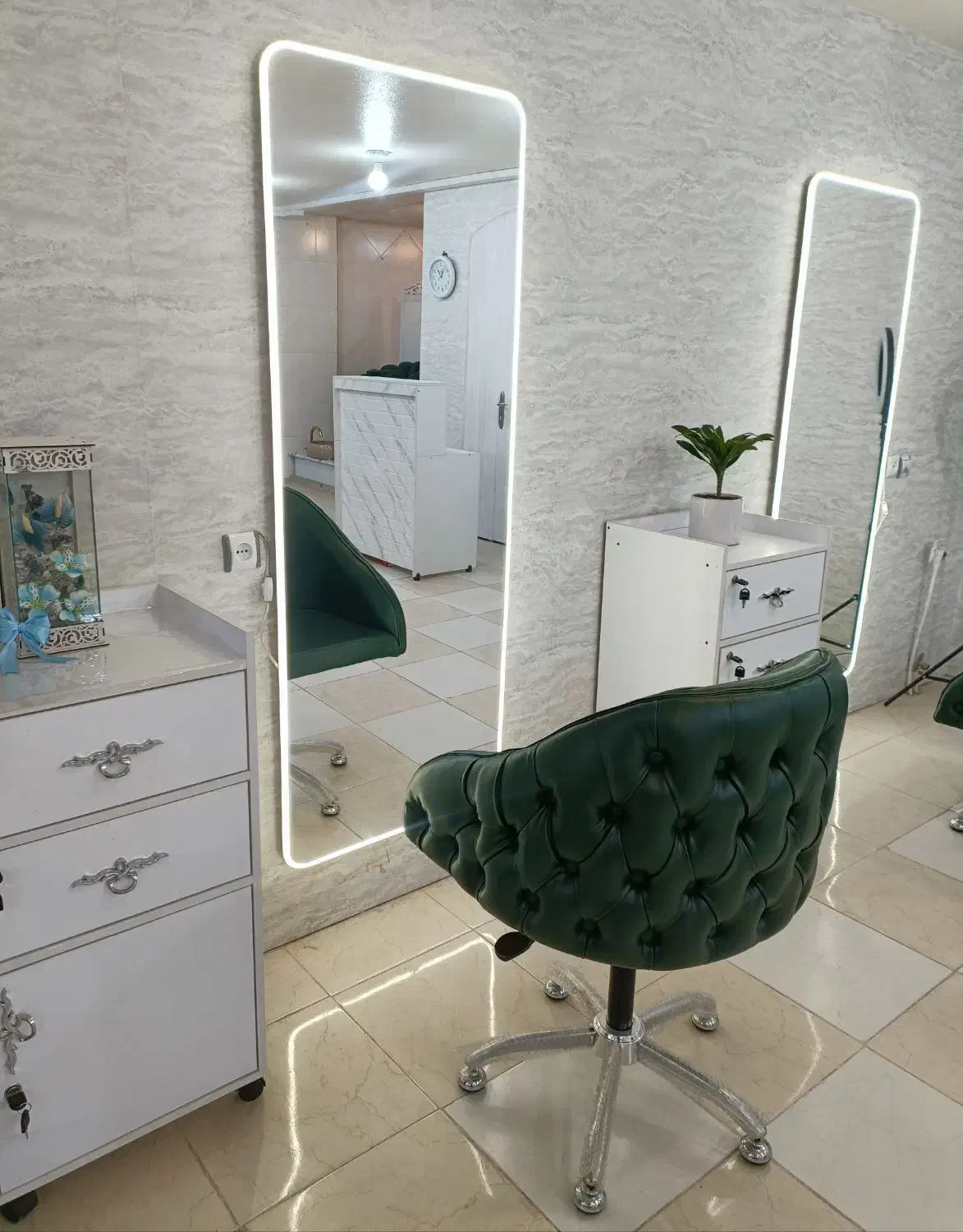 اجاره صندلی در سالن زیبایی|اجارهٔ دفتر کار، اتاق اداری، مطب|اصفهان, برازنده|دیوار