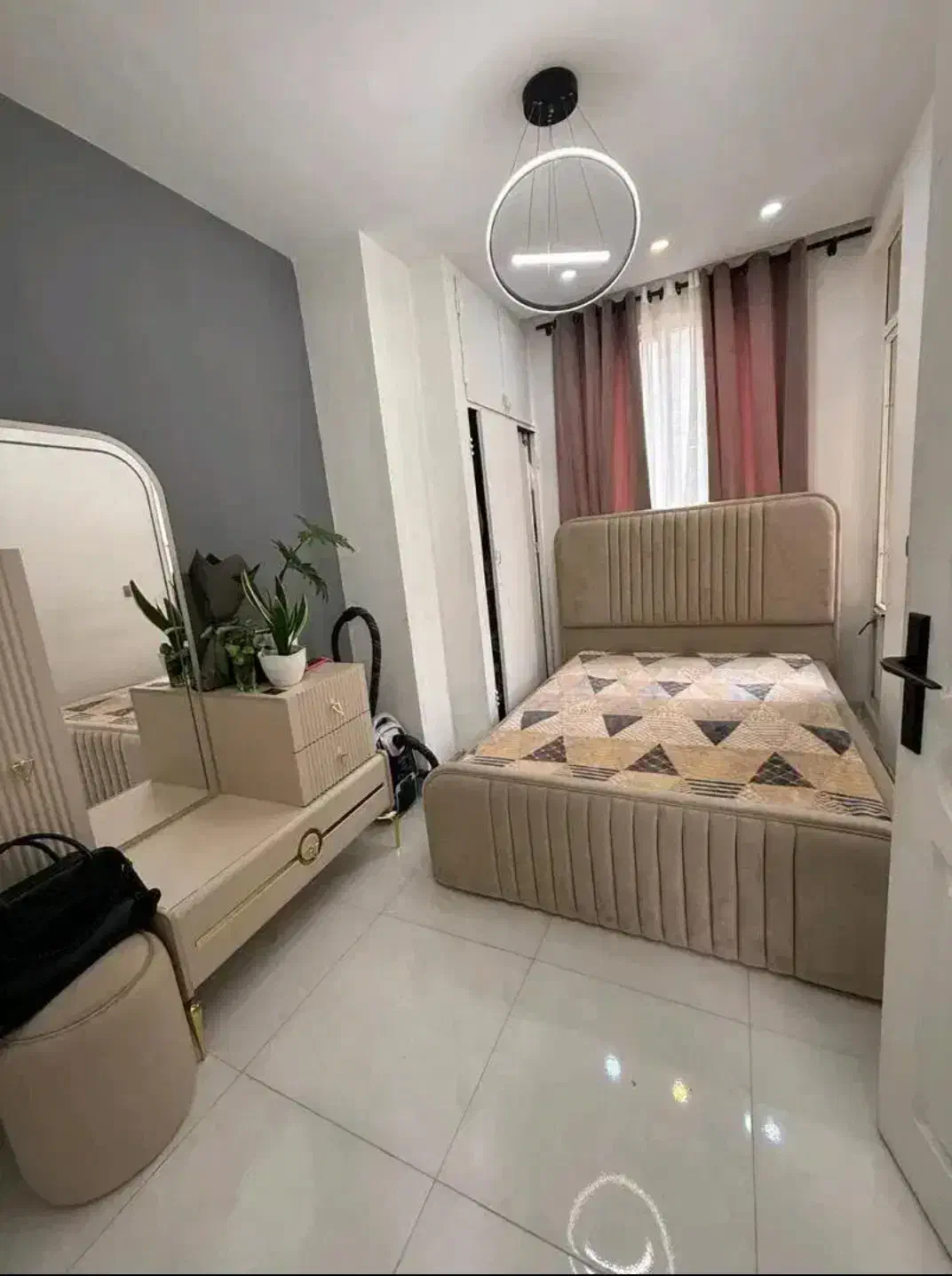 همخونه خانوم|اجارهٔ آپارتمان|اندیشه, اندیشه فاز ۱|دیوار