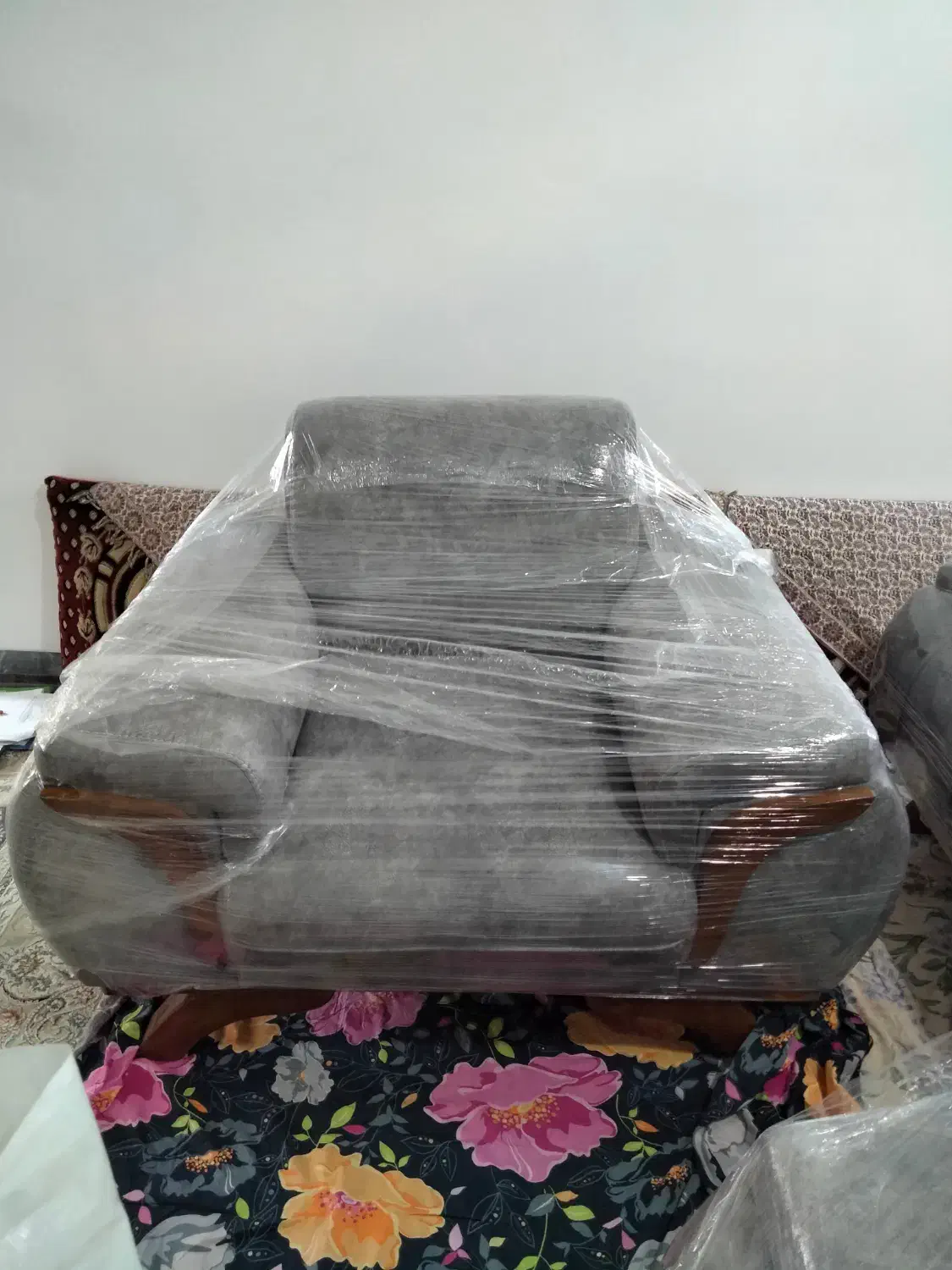 مبل|مبلمان خانگی و میز عسلی|گلوگاه, |دیوار