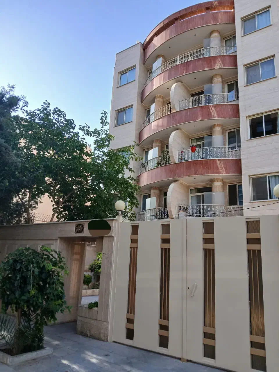 آپارتمان ۱۷۰ متری+مکمل۴۰متر بزرگمهر مهرگان(معاوضه)|فروش آپارتمان|اصفهان, گلزار|دیوار