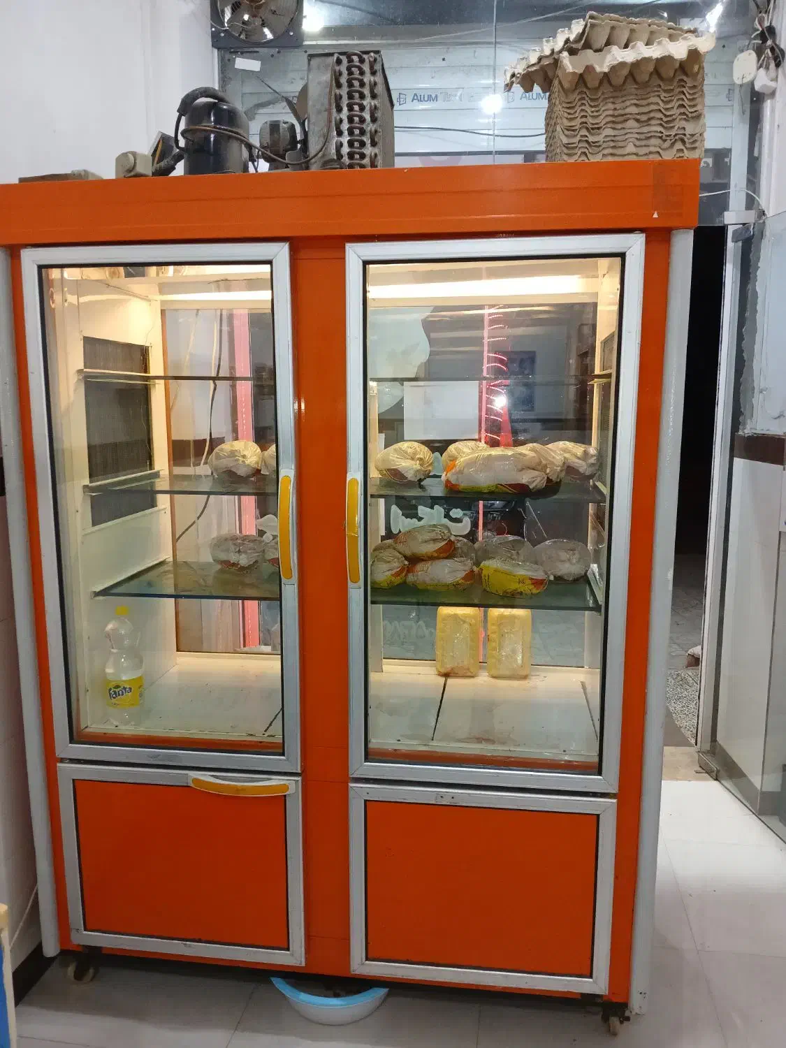 وسایل مرغ فروشی یخچال میز کار|فروشگاه و مغازه|رضوانشهر, |دیوار