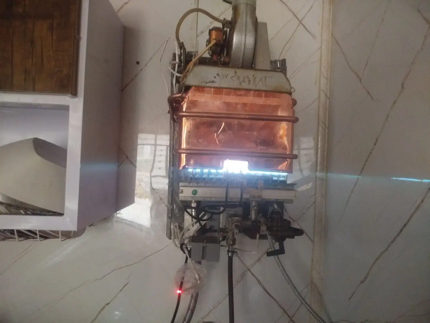 سرویس آبگرمکن های دیواری همراه با لوله آب گرم|خدمات پیشه و مهارت|یاسوج, |دیوار