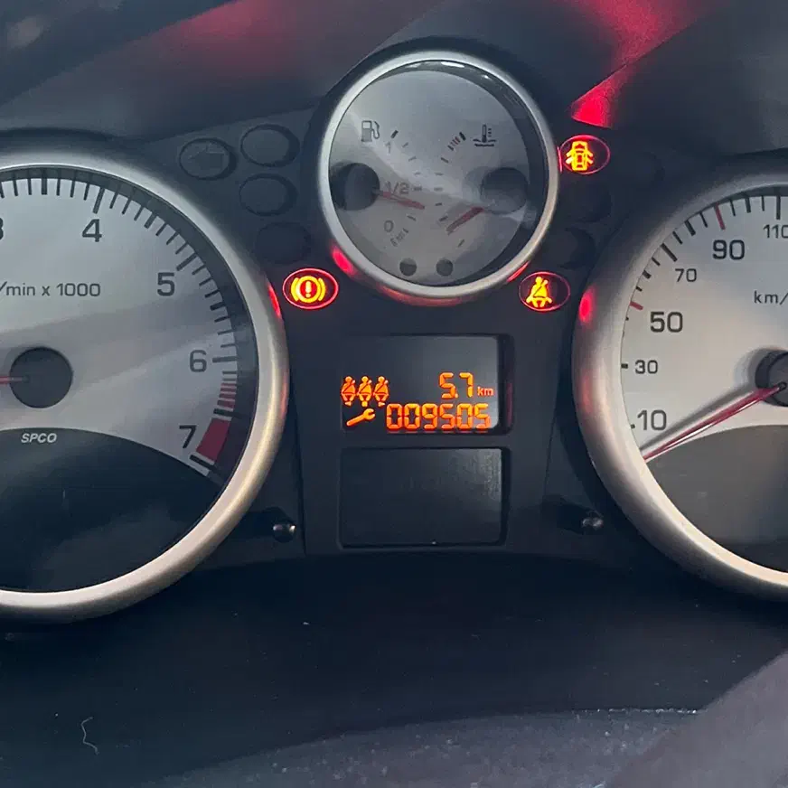 ۲۰۷ مشکی|خودرو سواری و وانت|شیراز, فرهنگ شهر|دیوار