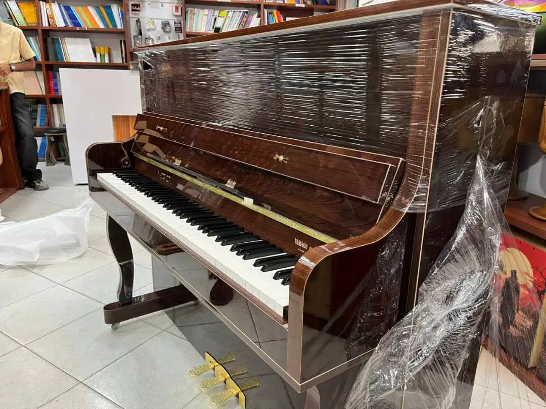 پیانو همراه با صندلی|پیانو، کیبورد، آکاردئون|نسیم‌شهر, |دیوار