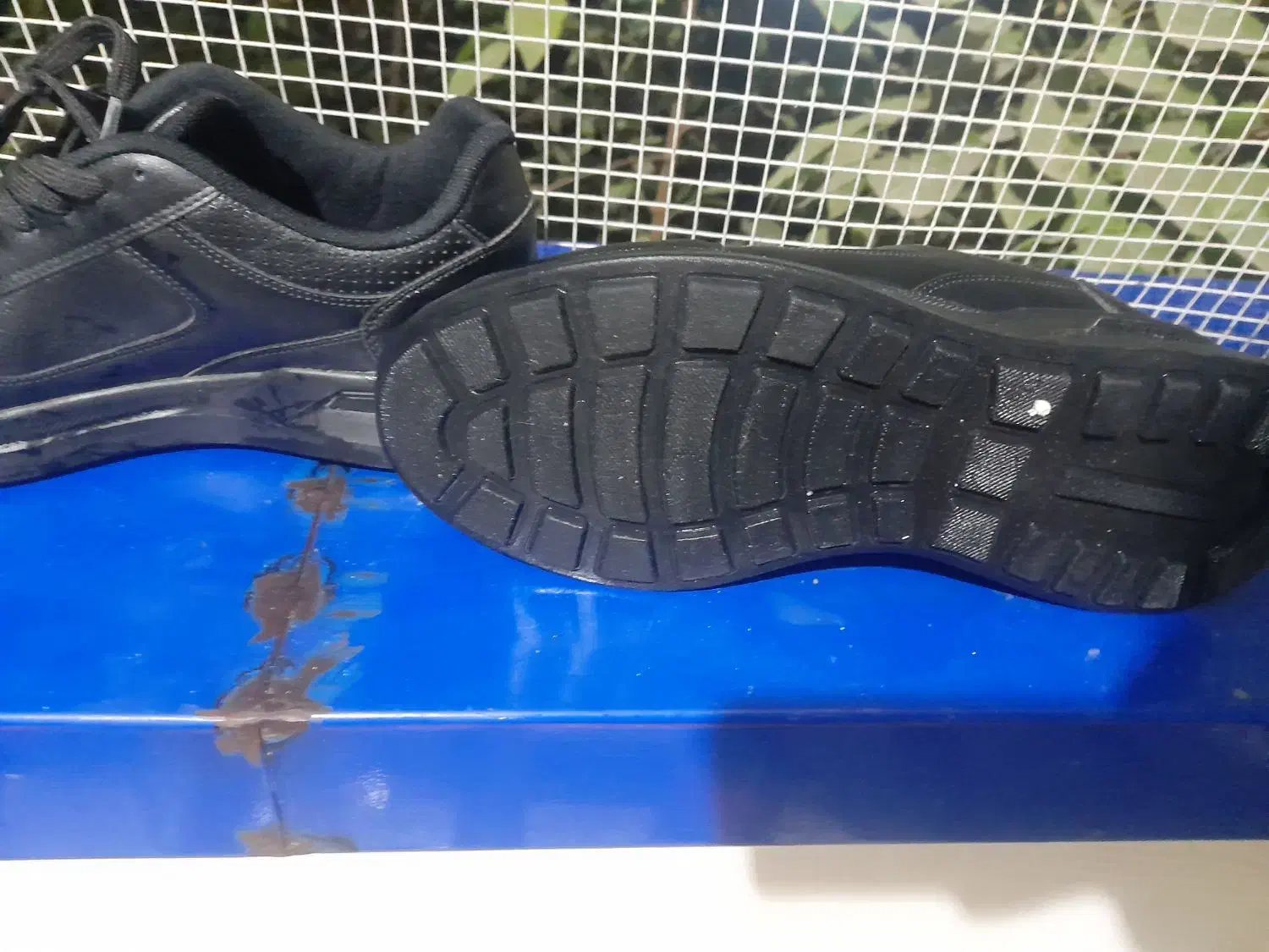 کتونی چرم صنعتی با کیفیت خوش پا کلا دوبار پوشیدم|کیف، کفش، کمربند|تهران, شهرک زینبیه|دیوار