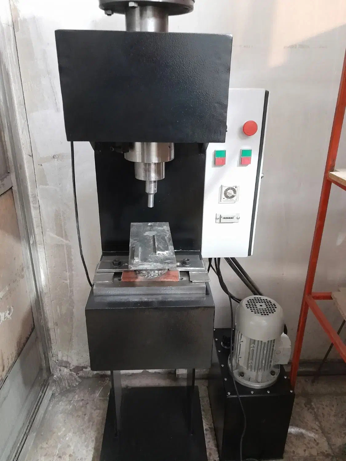 خدمات پرچ با دستگاه تمام هیدرولیک|خدمات پیشه و مهارت|اصفهان, جاوان|دیوار