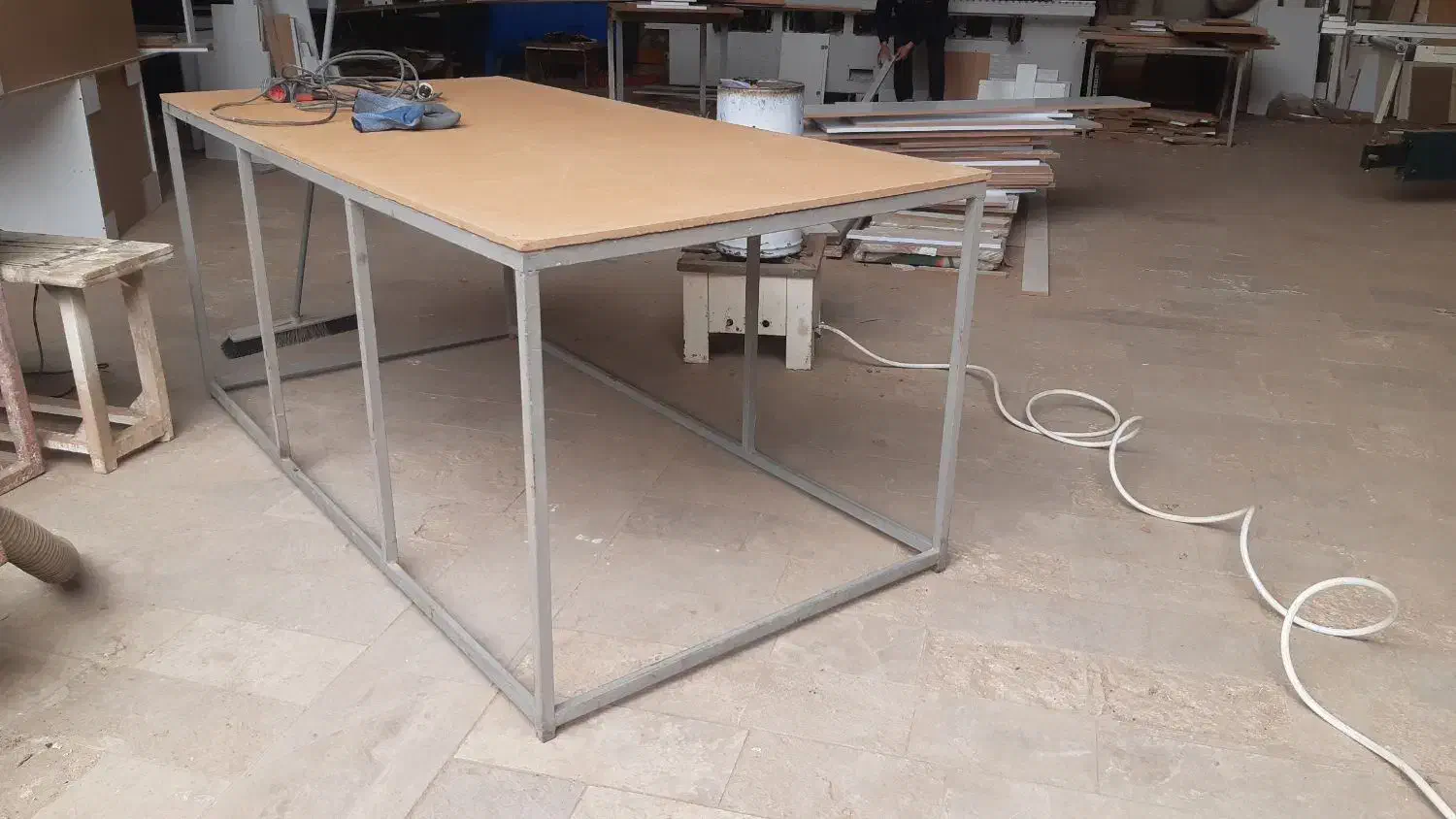 میز کار|ابزارآلات|قم, کوه سفید|دیوار