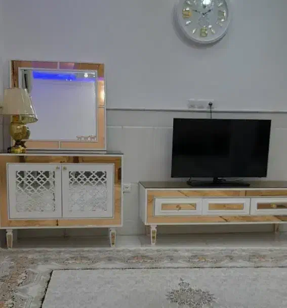 میز تلویزیون و کنسول سفید طلایی جادار|میز تلویزیون|قم, امامزاده ابراهیم|دیوار