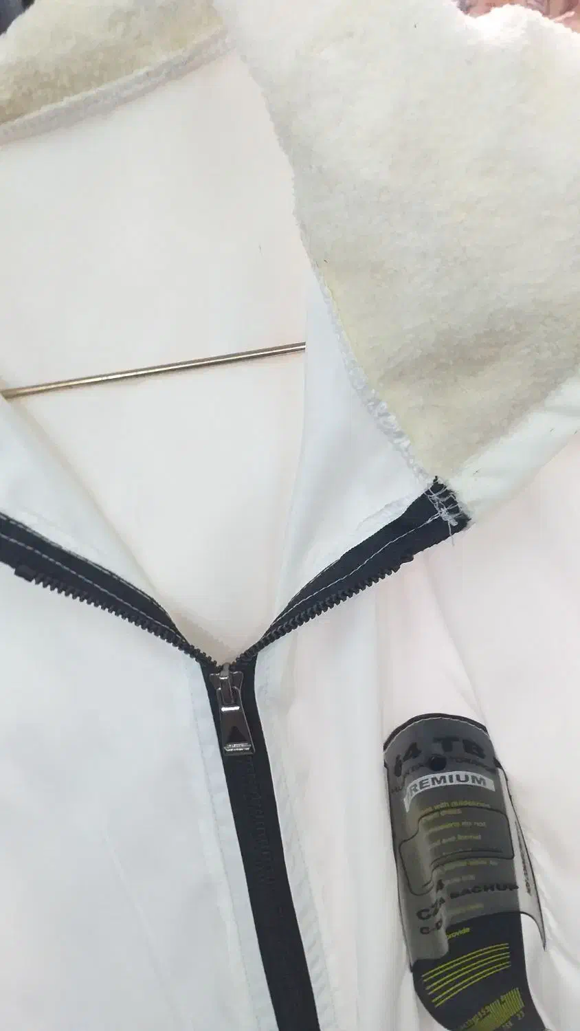 بارونی|لباس|قم, نوبهار|دیوار