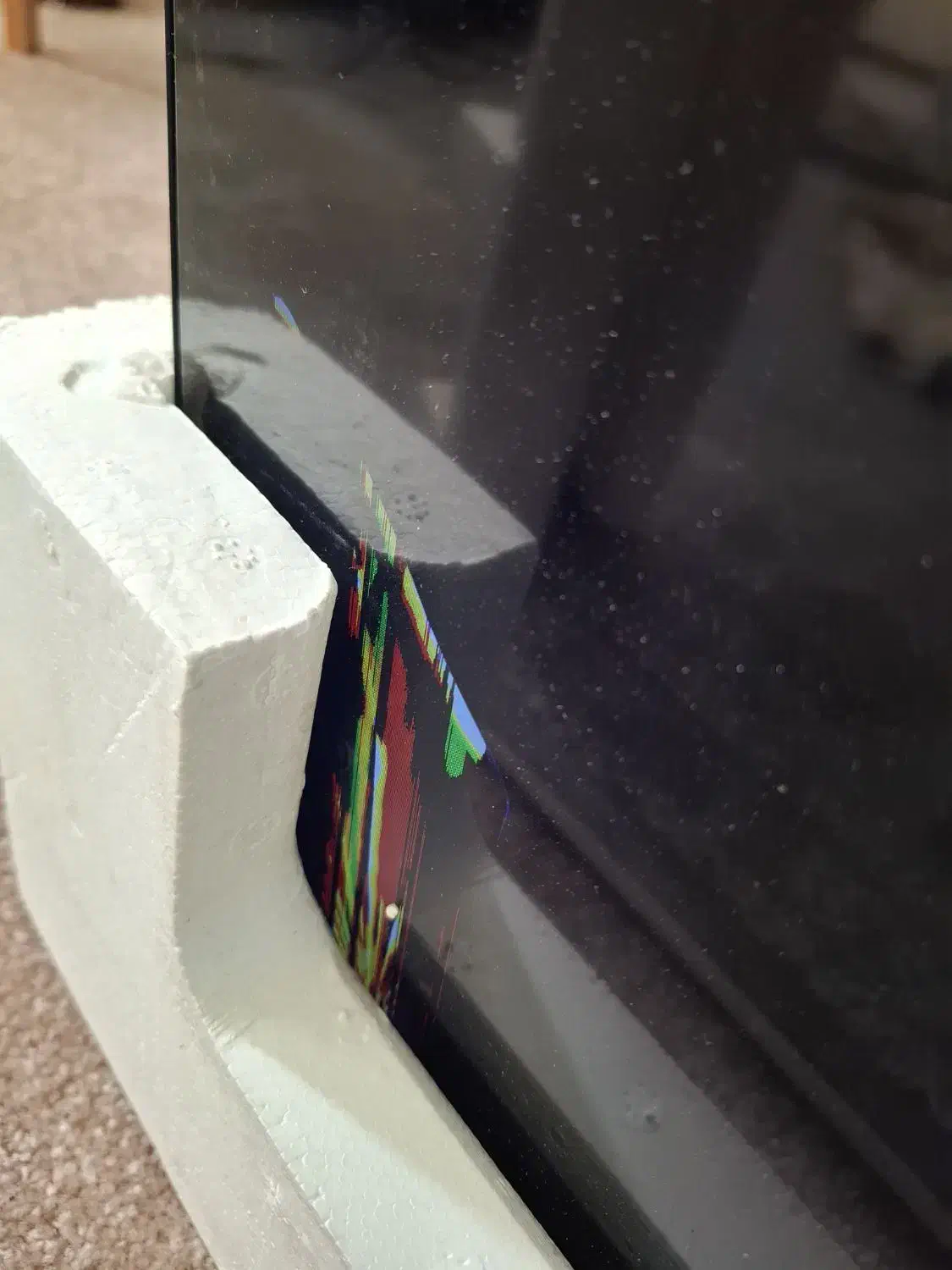 ال ای دی شکسته LED|تلویزیون و پروژکتور|صدرا-فارس, فاز ۱|دیوار