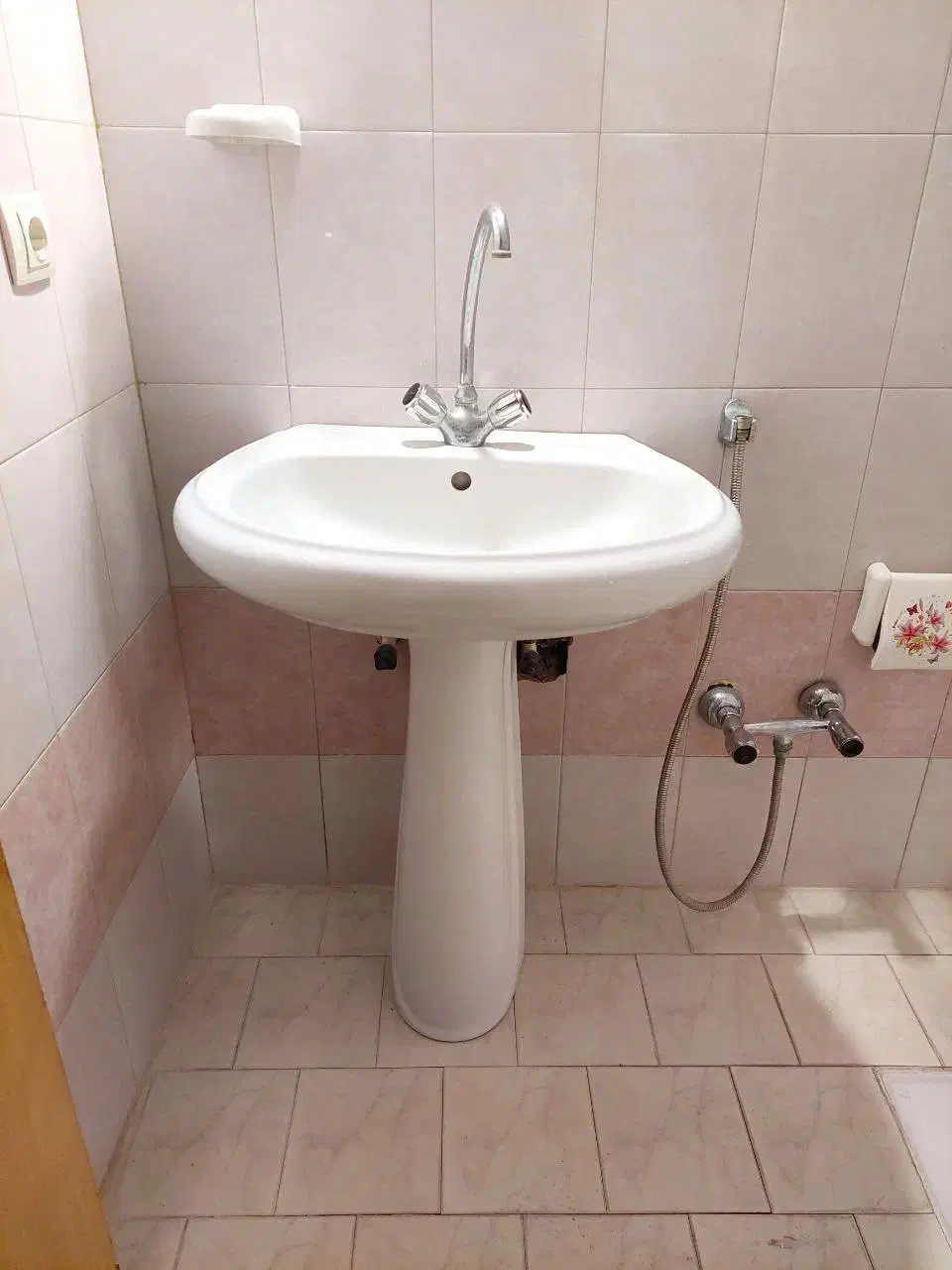 روشویی چینی کرد و شیردوقلو|لوازم سرویس بهداشتی|مشهد, مشکینی (شهرک غرب)|دیوار