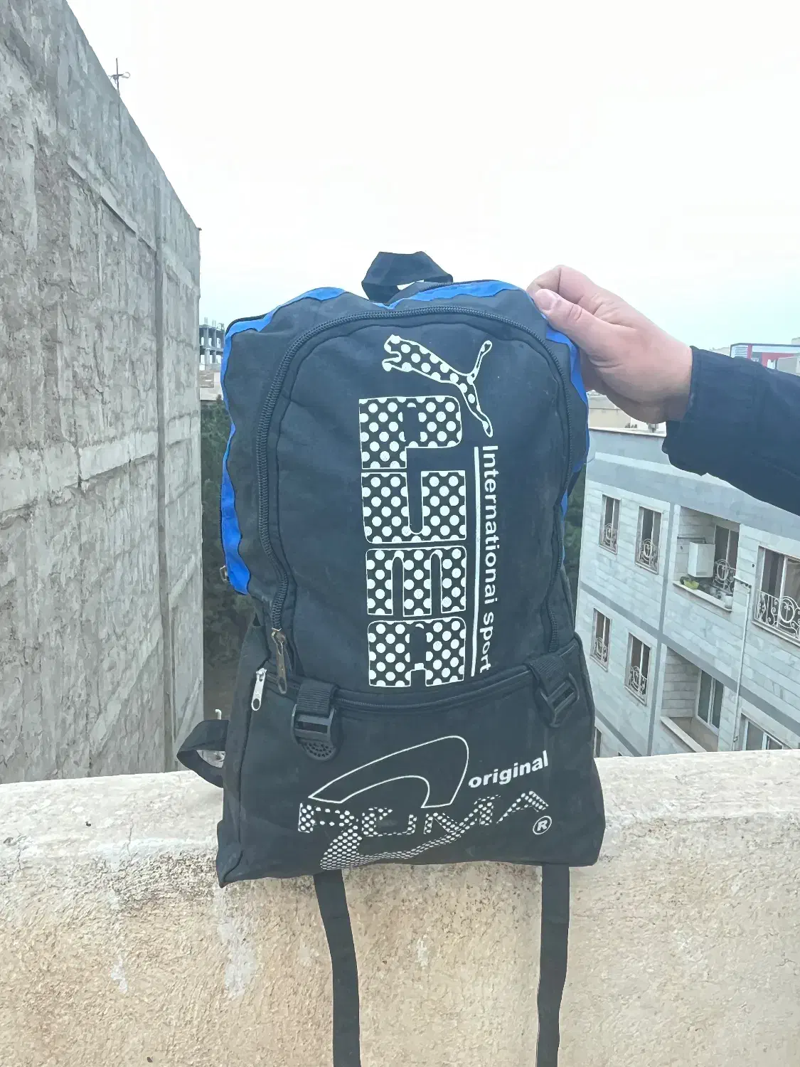 دو عدد کوله پشتی|کیف، کفش، کمربند|اندیشه, اندیشه فاز ۱|دیوار